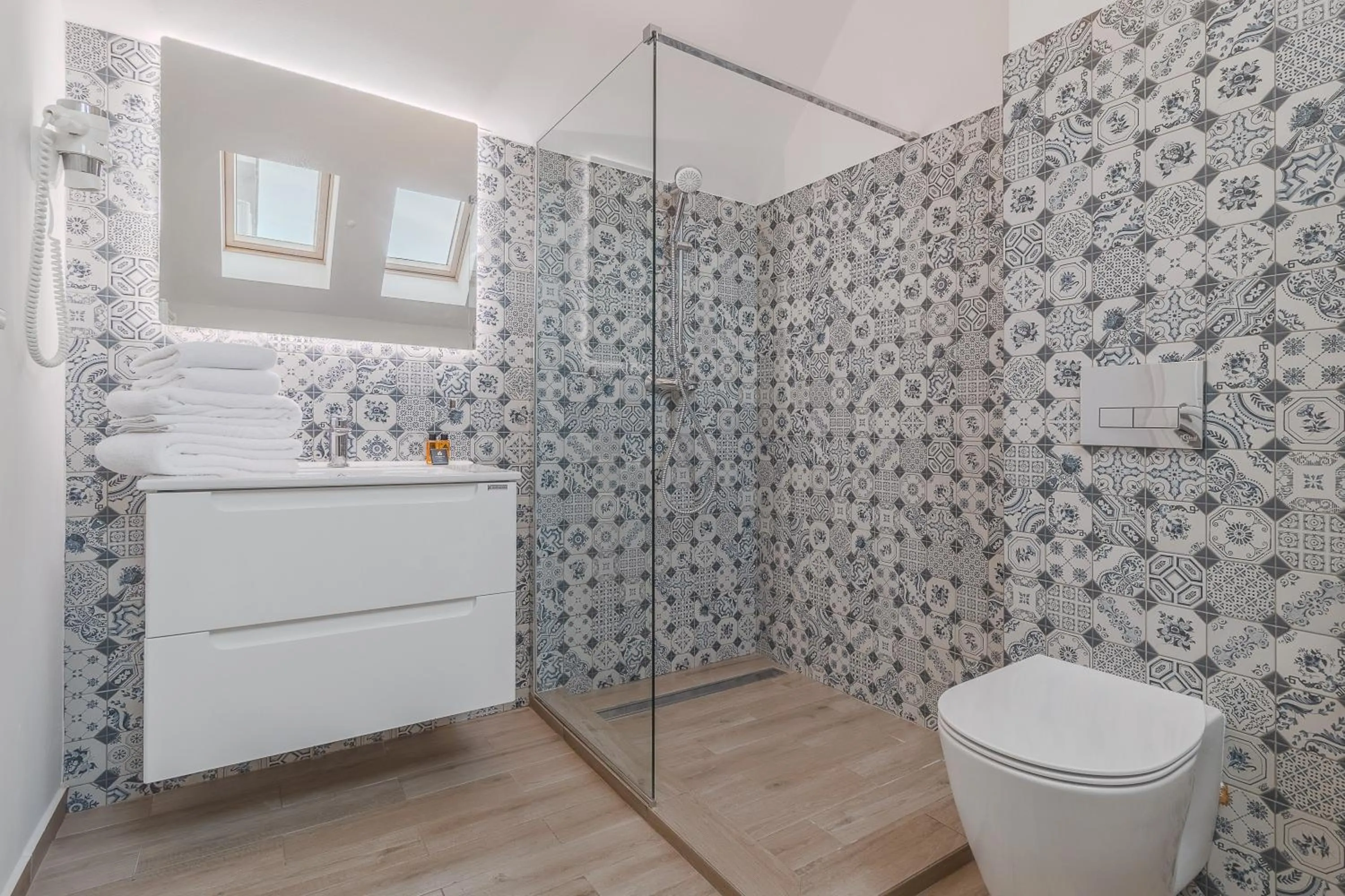 Shower in Dozsa Residence