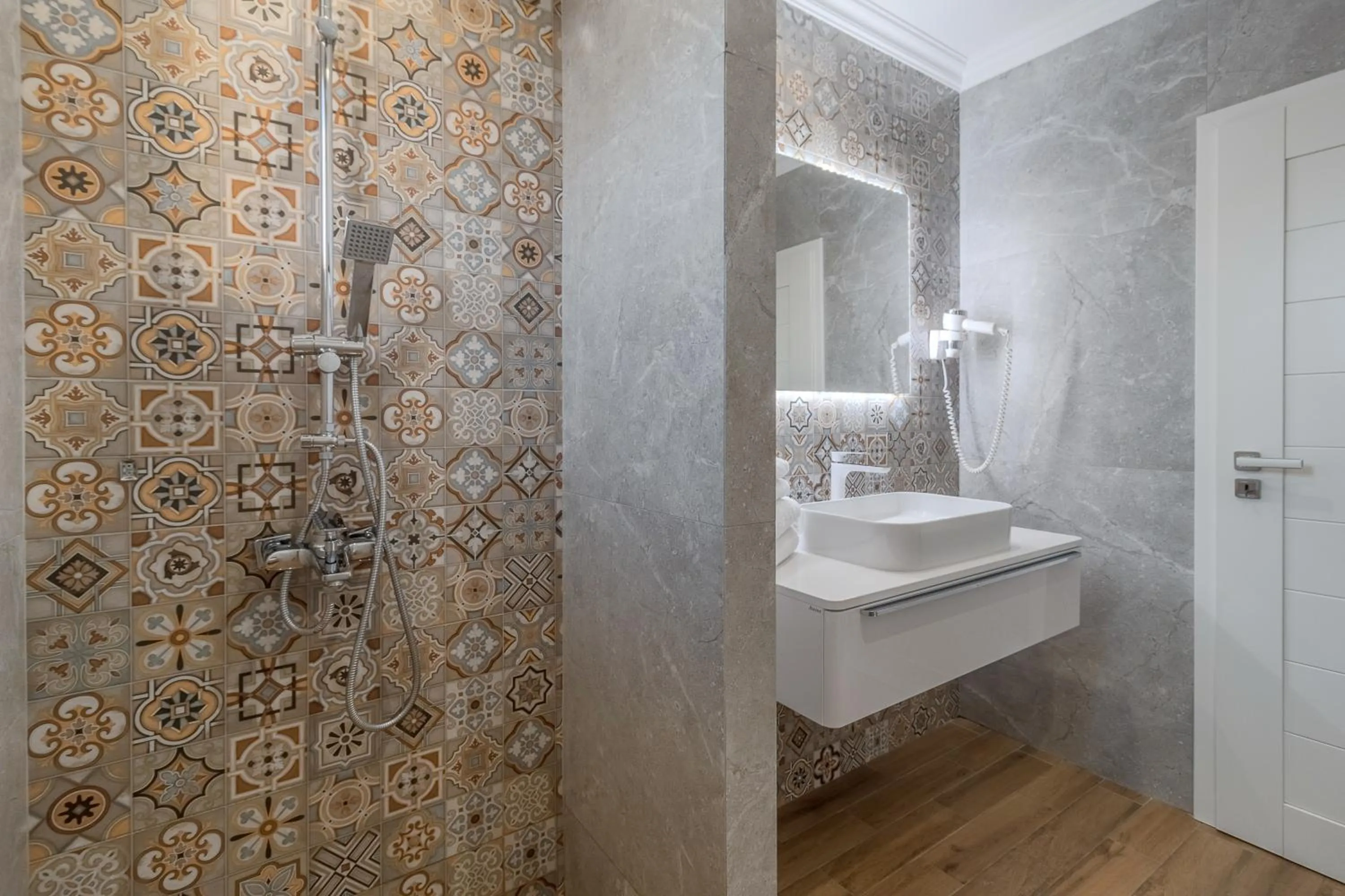 Shower in Dozsa Residence