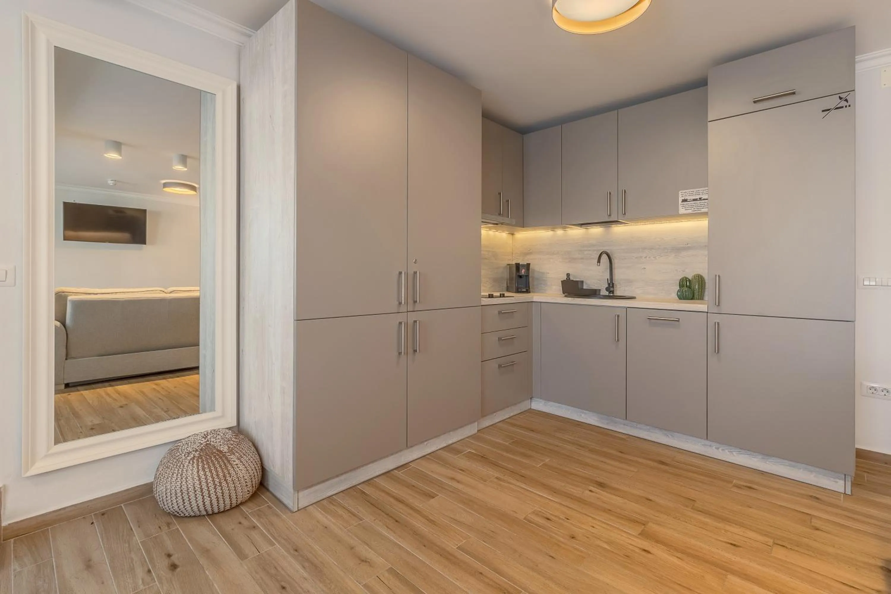 Coffee/tea facilities in Dozsa Residence