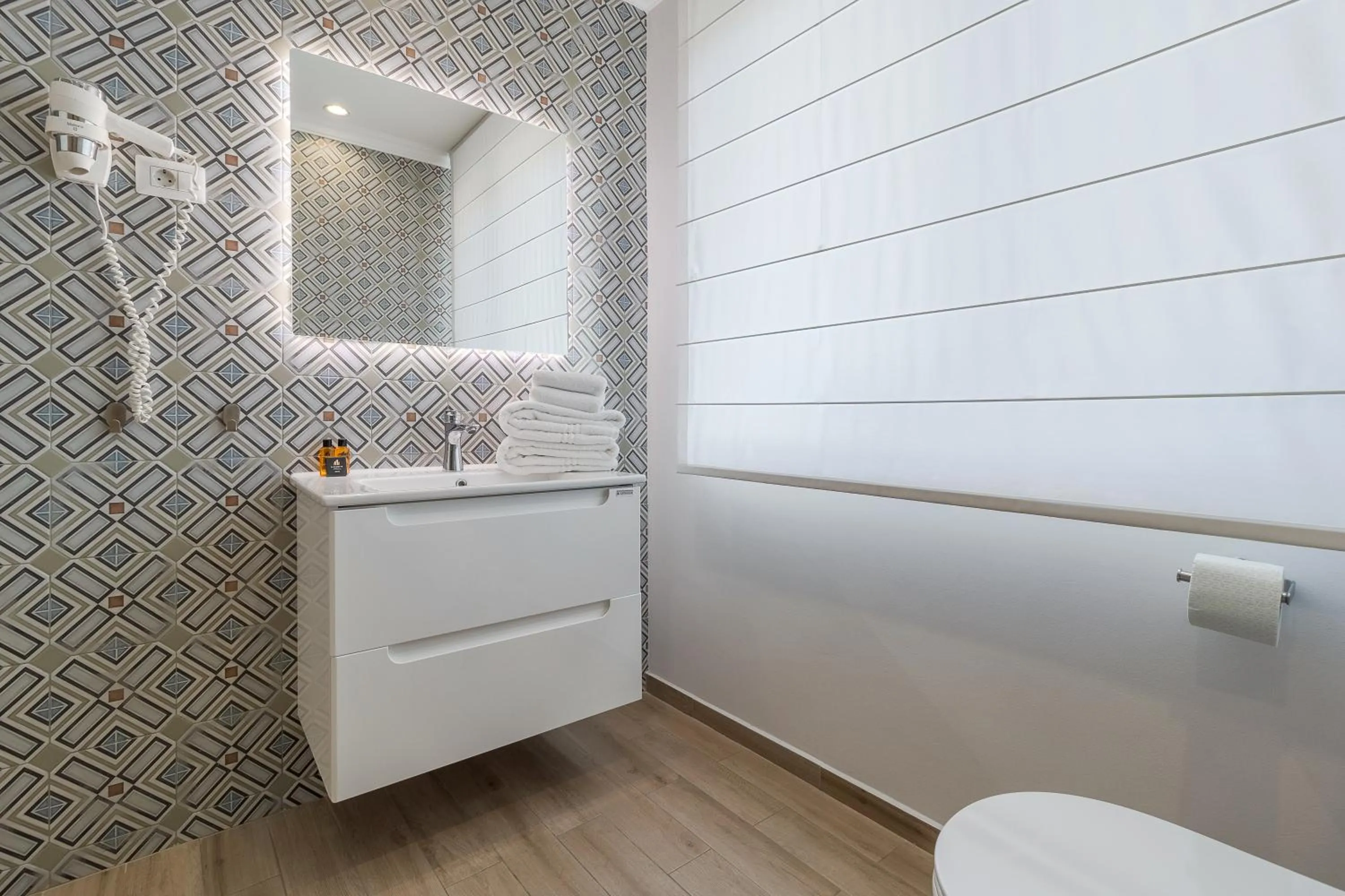 Toilet in Dozsa Residence