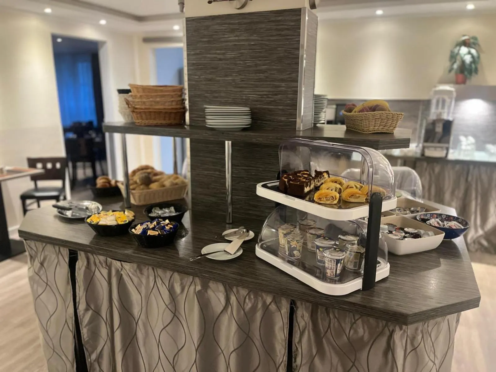 Buffet breakfast in Hotel Kiez Pension Berlin