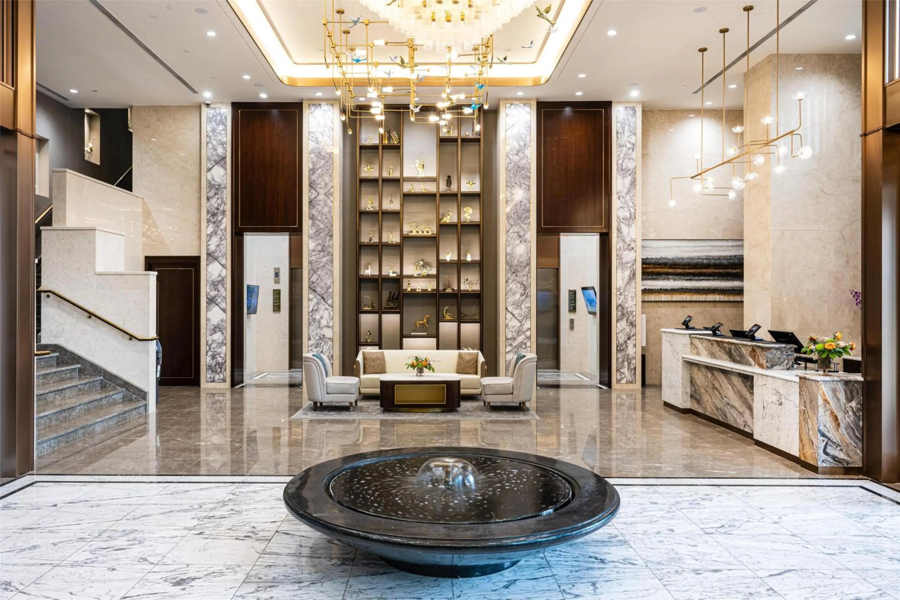 Lobby or reception in Blossom Hotel Houston, Curio Collection by Hilton