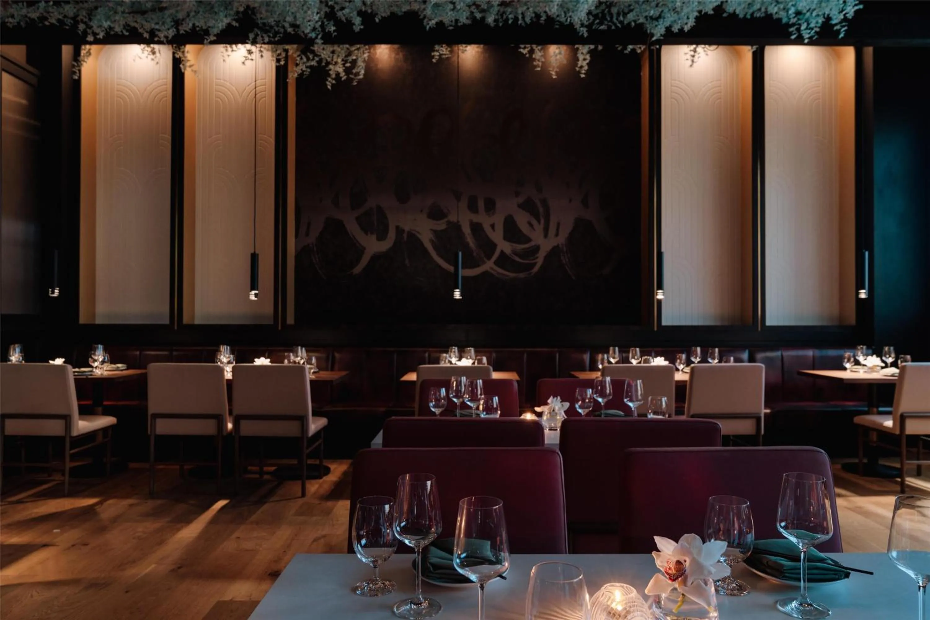 Lounge or bar in Blossom Hotel Houston, Curio Collection by Hilton