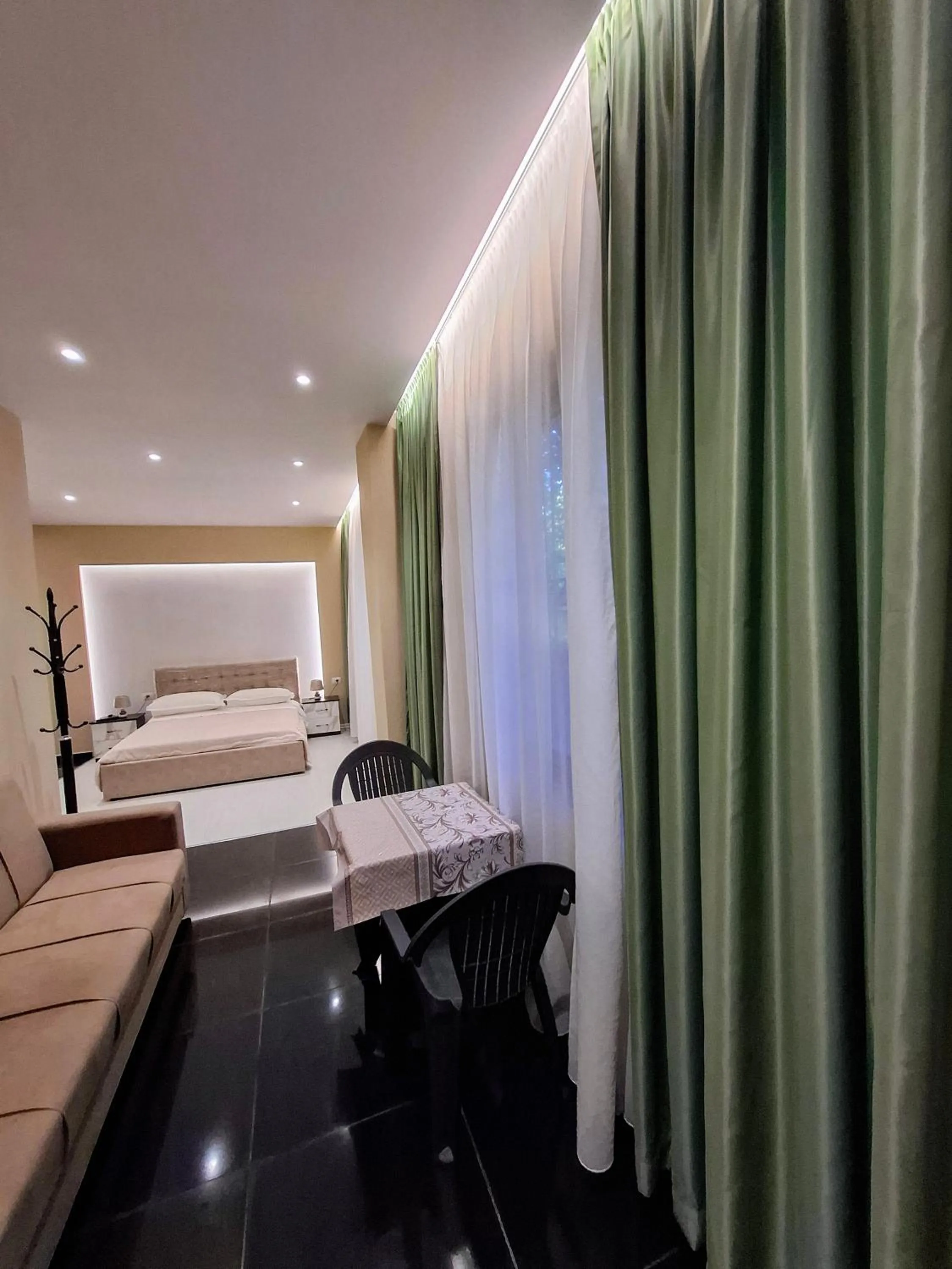 Bed in CityCenterHotel Shkoder