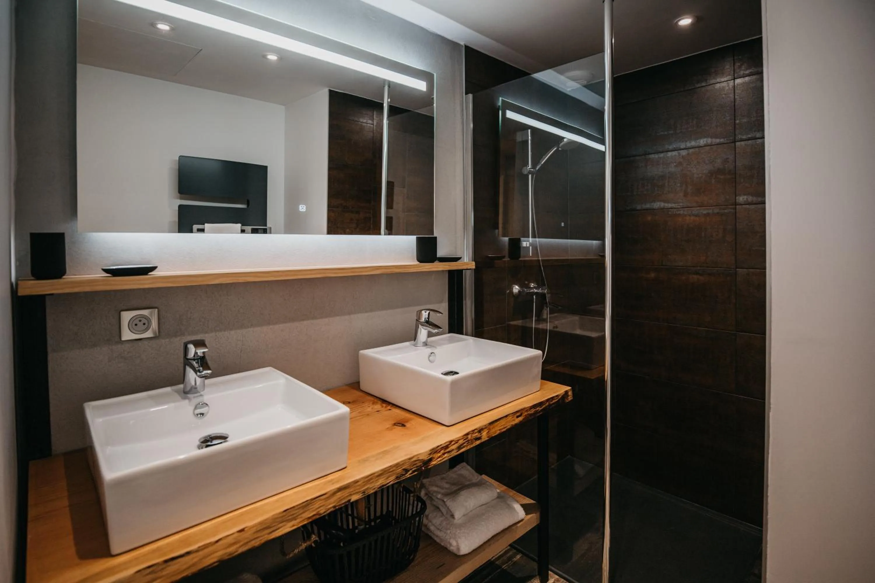 Bathroom in LES 12 DE LARROS