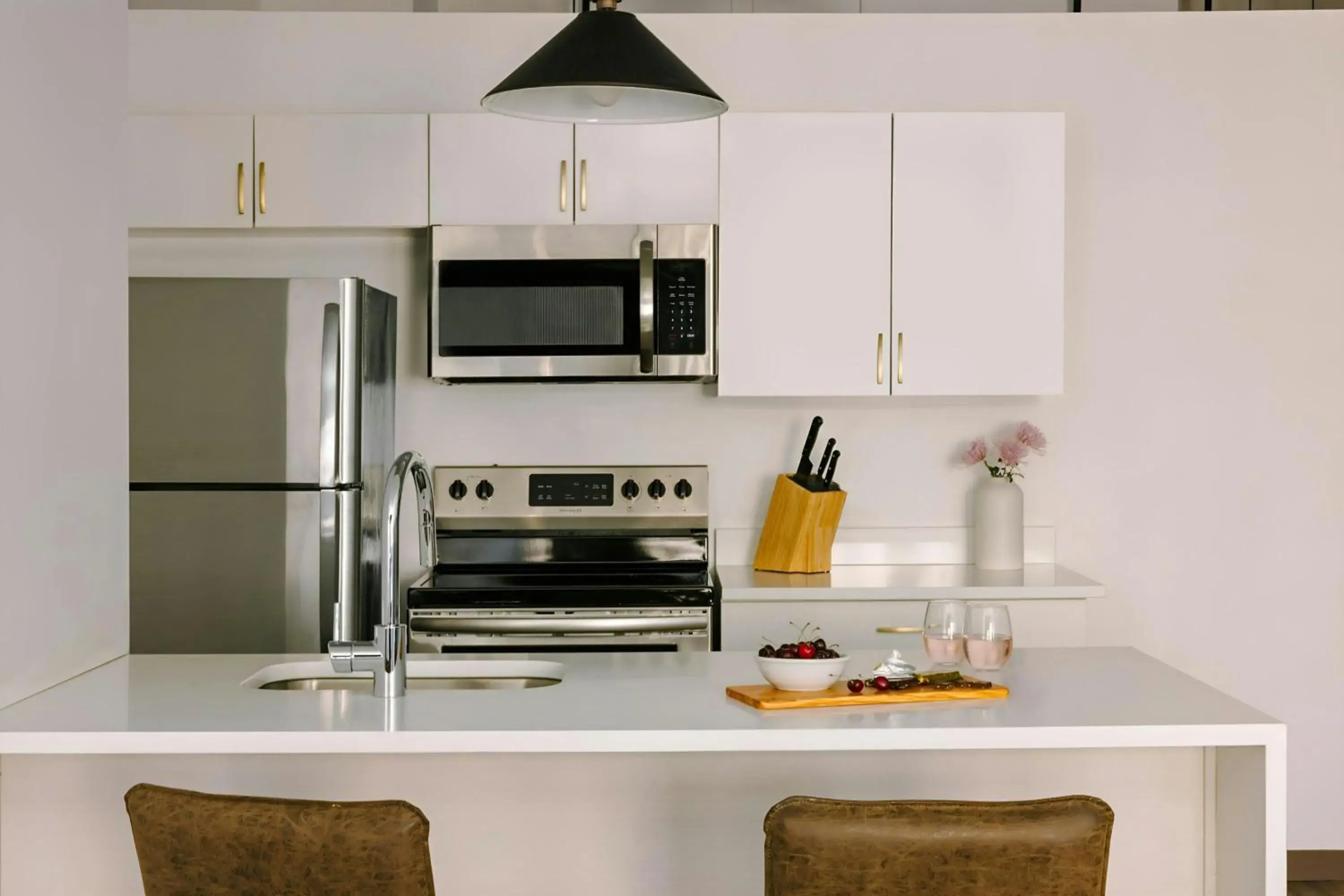 One-Bedroom Apartment with Queen and Sofa Bed in Sonder by Marriott Bonvoy Gabriel Richard Apartments Downtown One-Bedroom Apartment with Queen and Sofa Bed in Sonder by Marriott Bonvoy Gabriel Richard Apartments Downtown