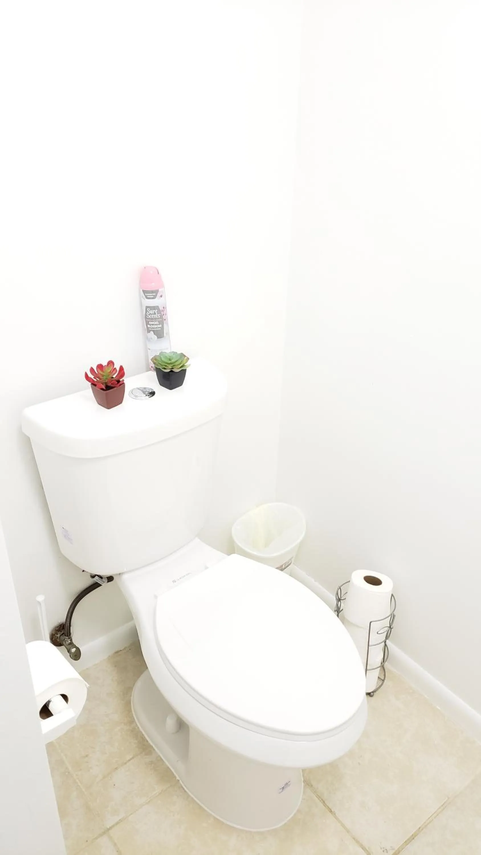 Bathroom in Comfortable Townhome 2BR 1-5BA - Near UF & Shopping Dining