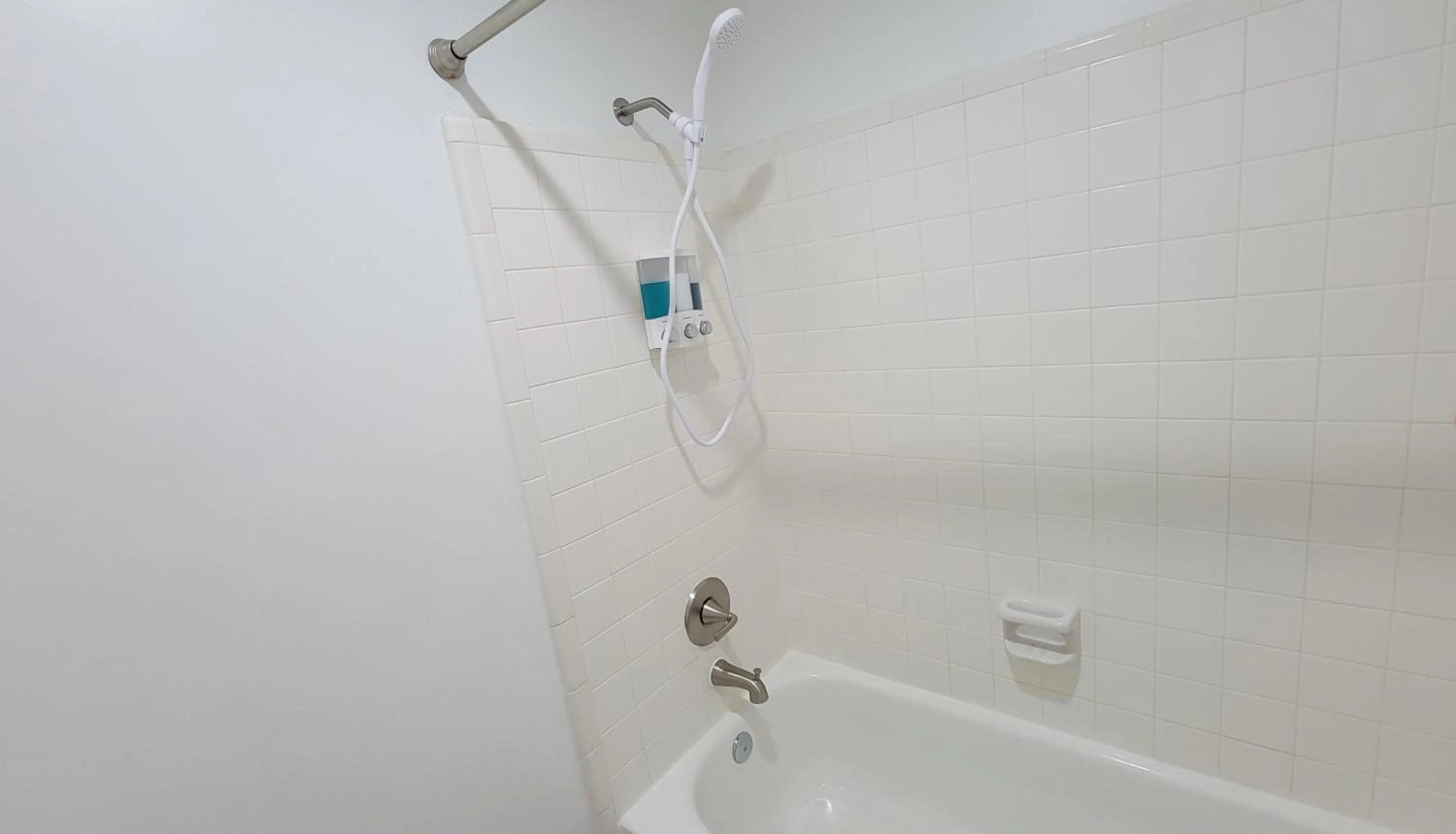Bathroom in Comfortable Townhome 2BR 1-5BA - Near UF & Shopping Dining