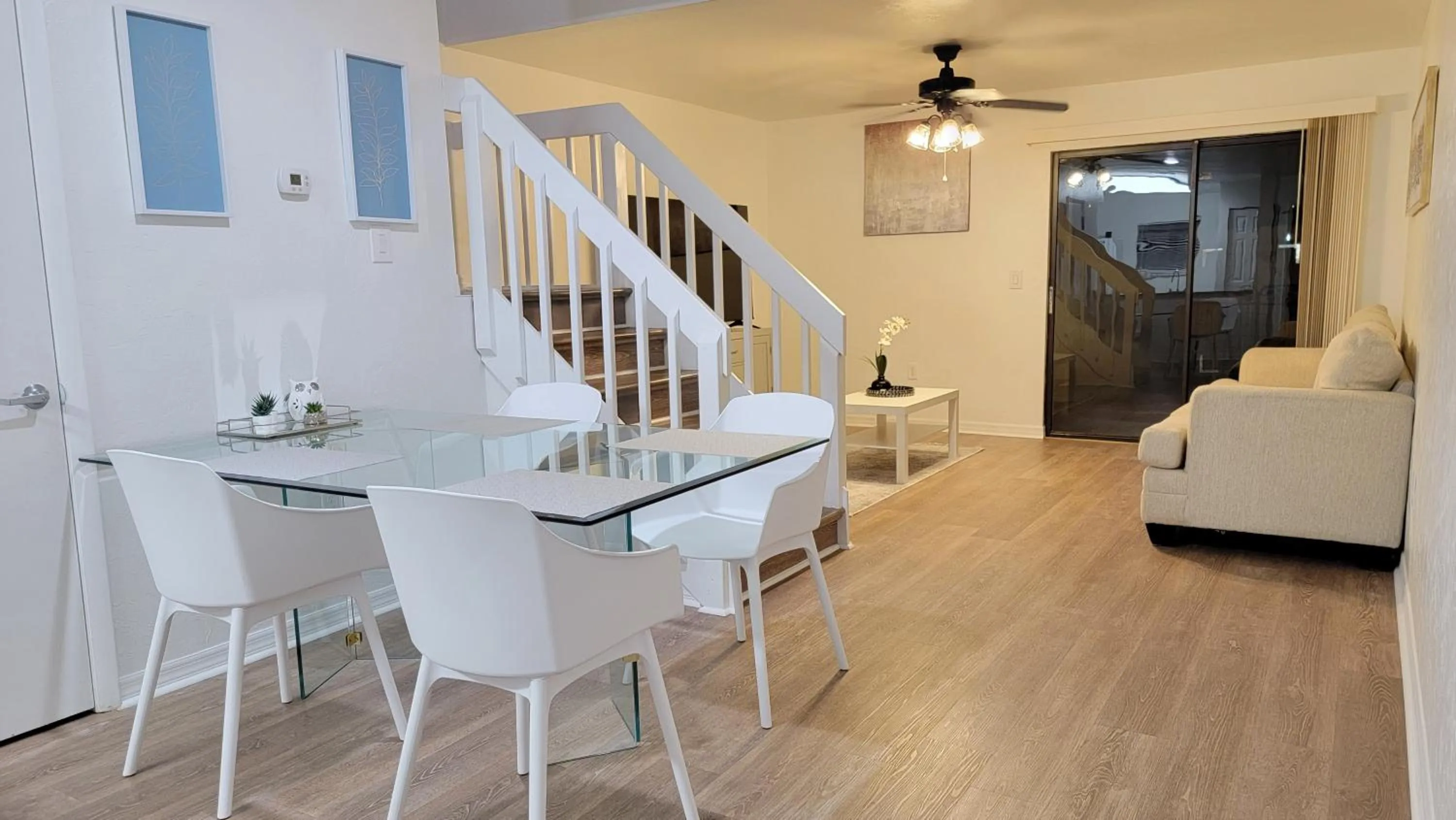 Dining area in Comfortable Townhome 2BR 1-5BA - Near UF & Shopping Dining