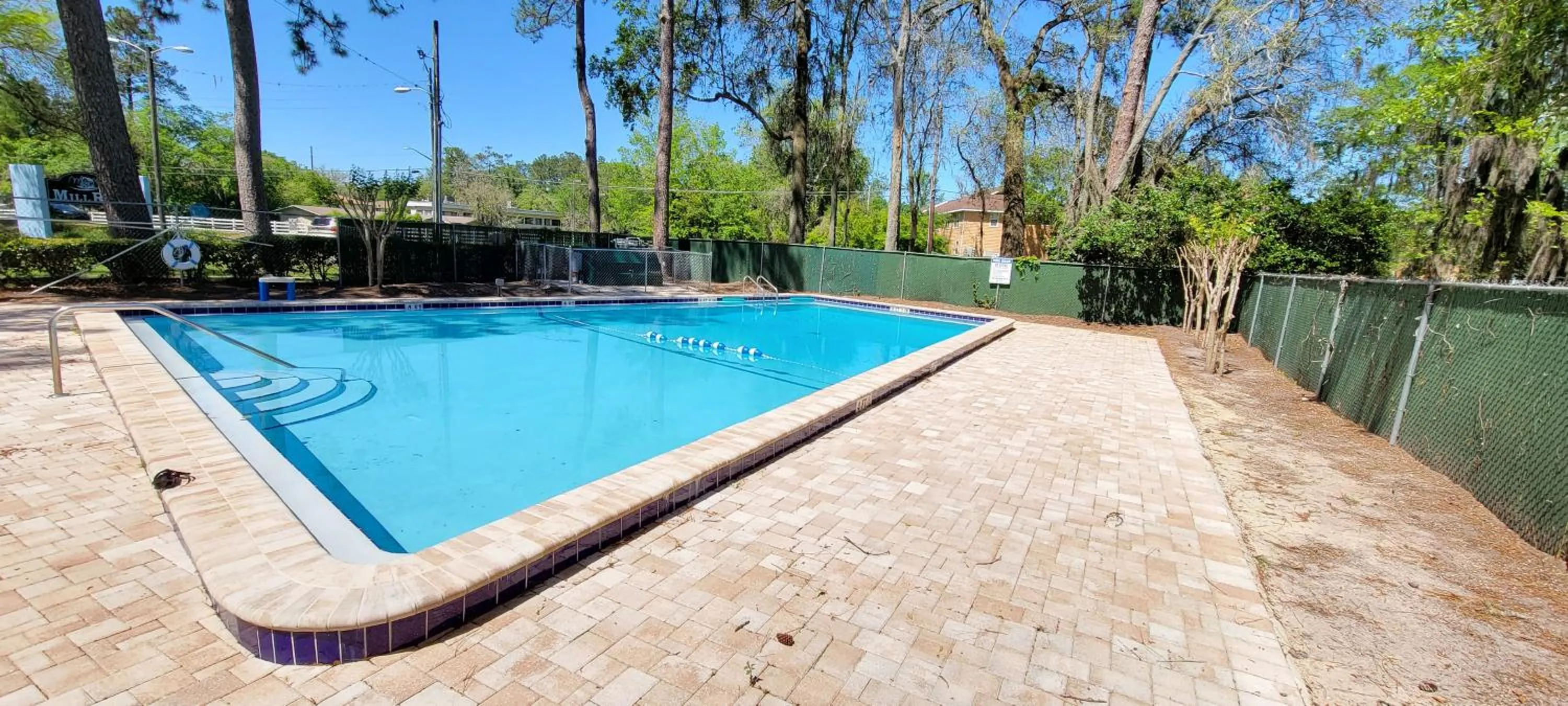 Property building in Comfortable Townhome 2BR 1-5BA - Near UF & Shopping Dining