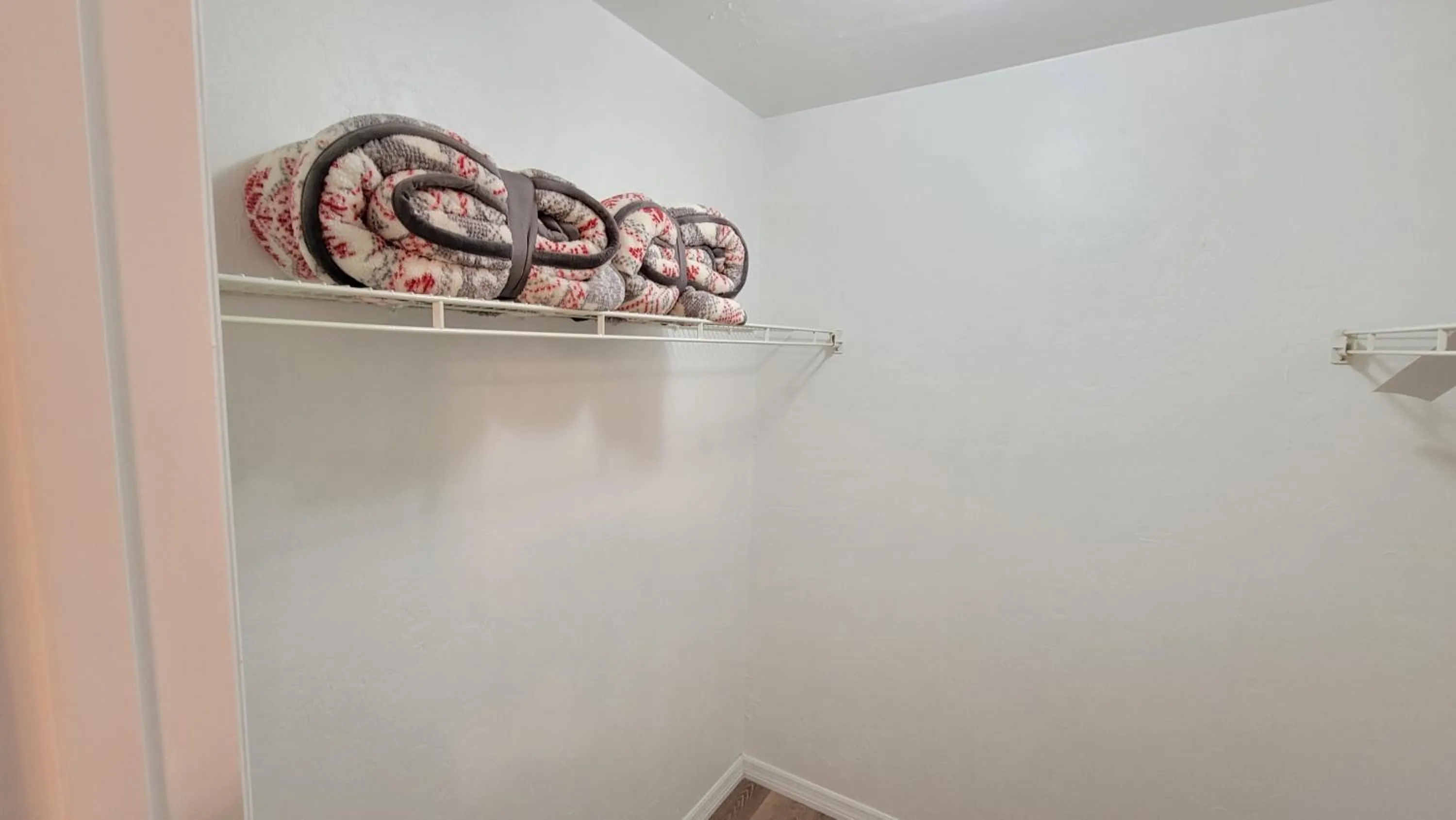 furniture in Comfortable Townhome 2BR 1-5BA - Near UF & Shopping Dining