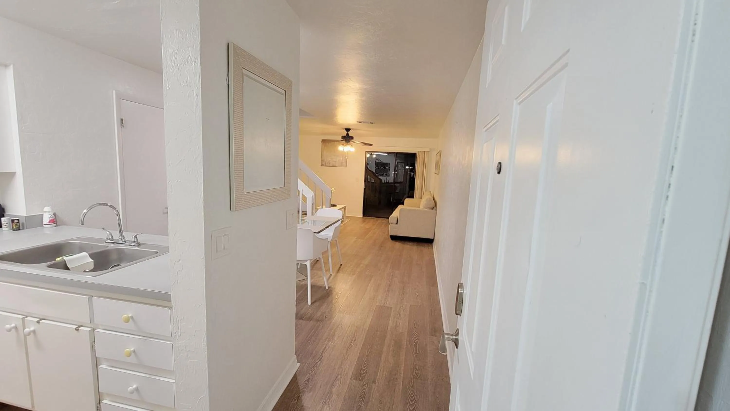 Living room in Comfortable Townhome 2BR 1-5BA - Near UF & Shopping Dining