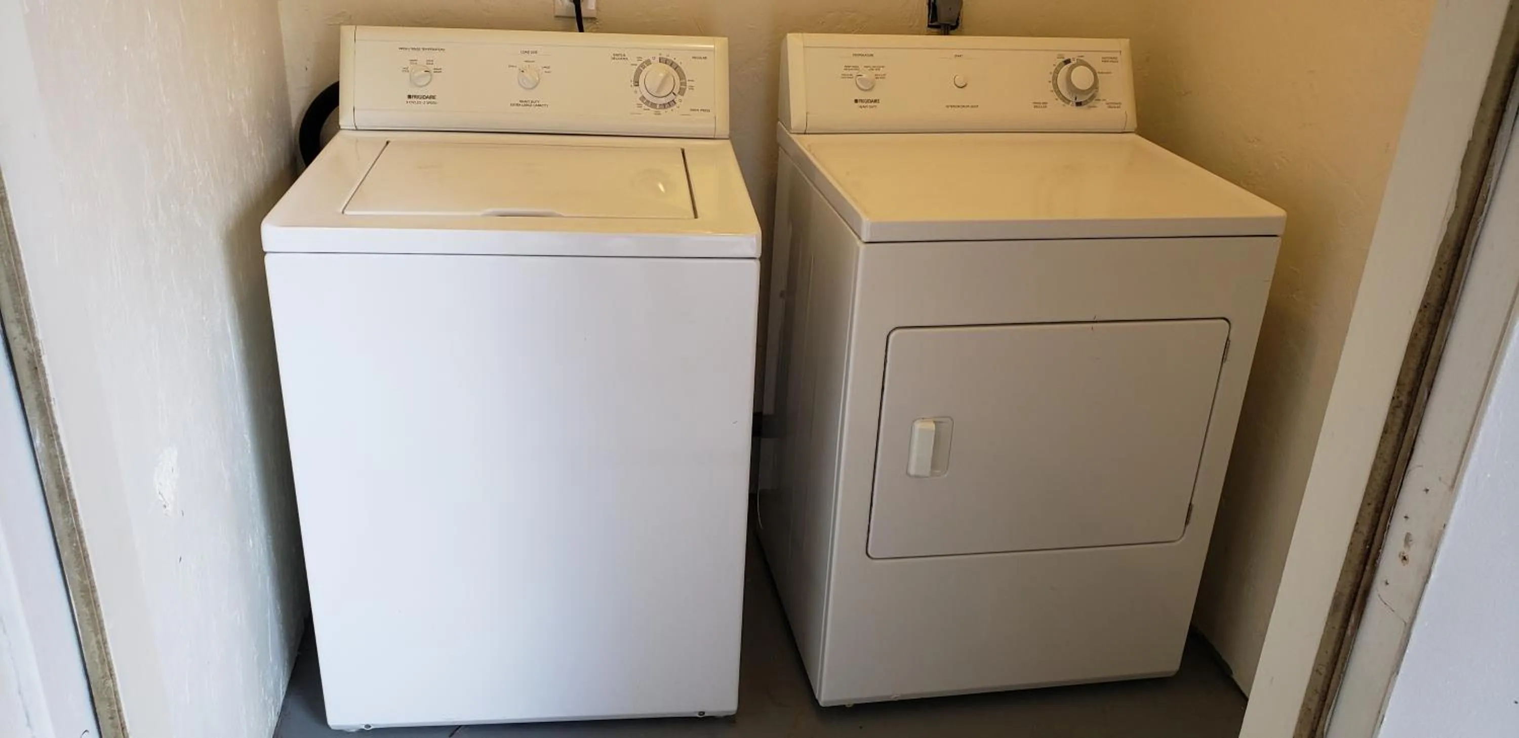 laundry in Comfortable Townhome 2BR 1-5BA - Near UF & Shopping Dining