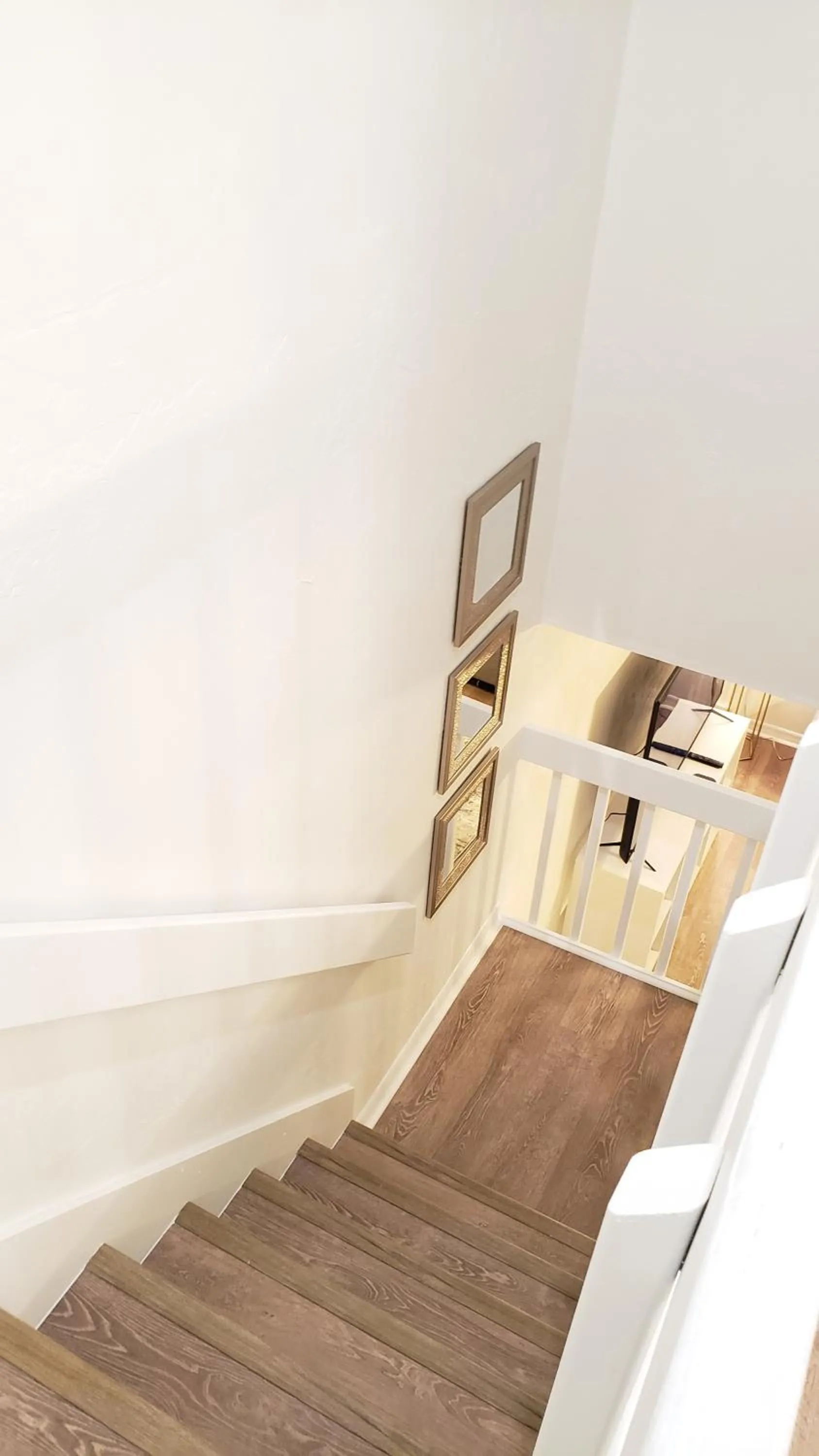 Living room, Bed in Comfortable Townhome 2BR 1-5BA - Near UF & Shopping Dining