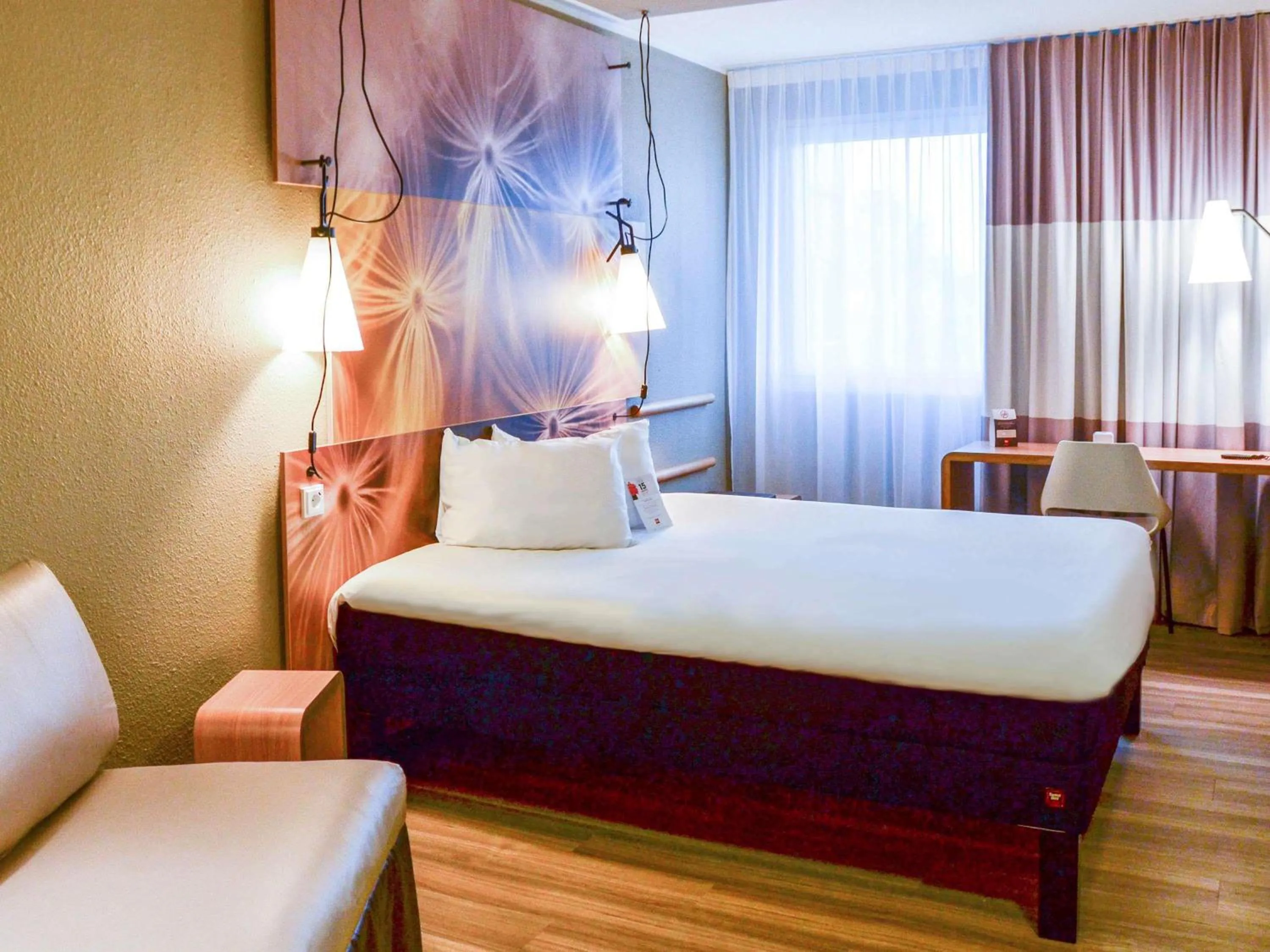 Bedroom, Bed in ibis Hotel Frankfurt Airport