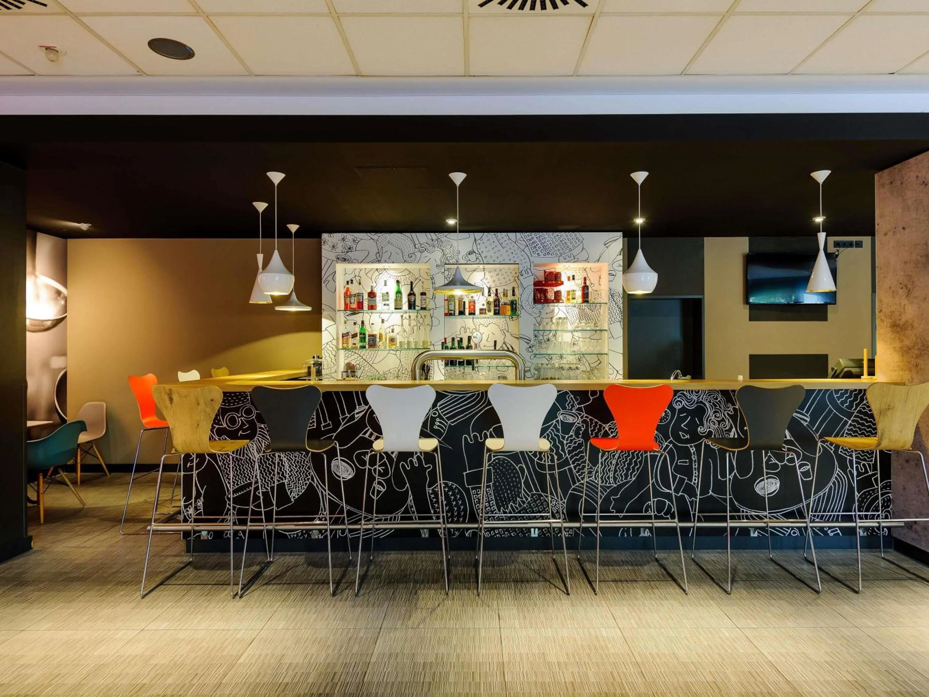 Lounge or bar in ibis Hotel Frankfurt Airport