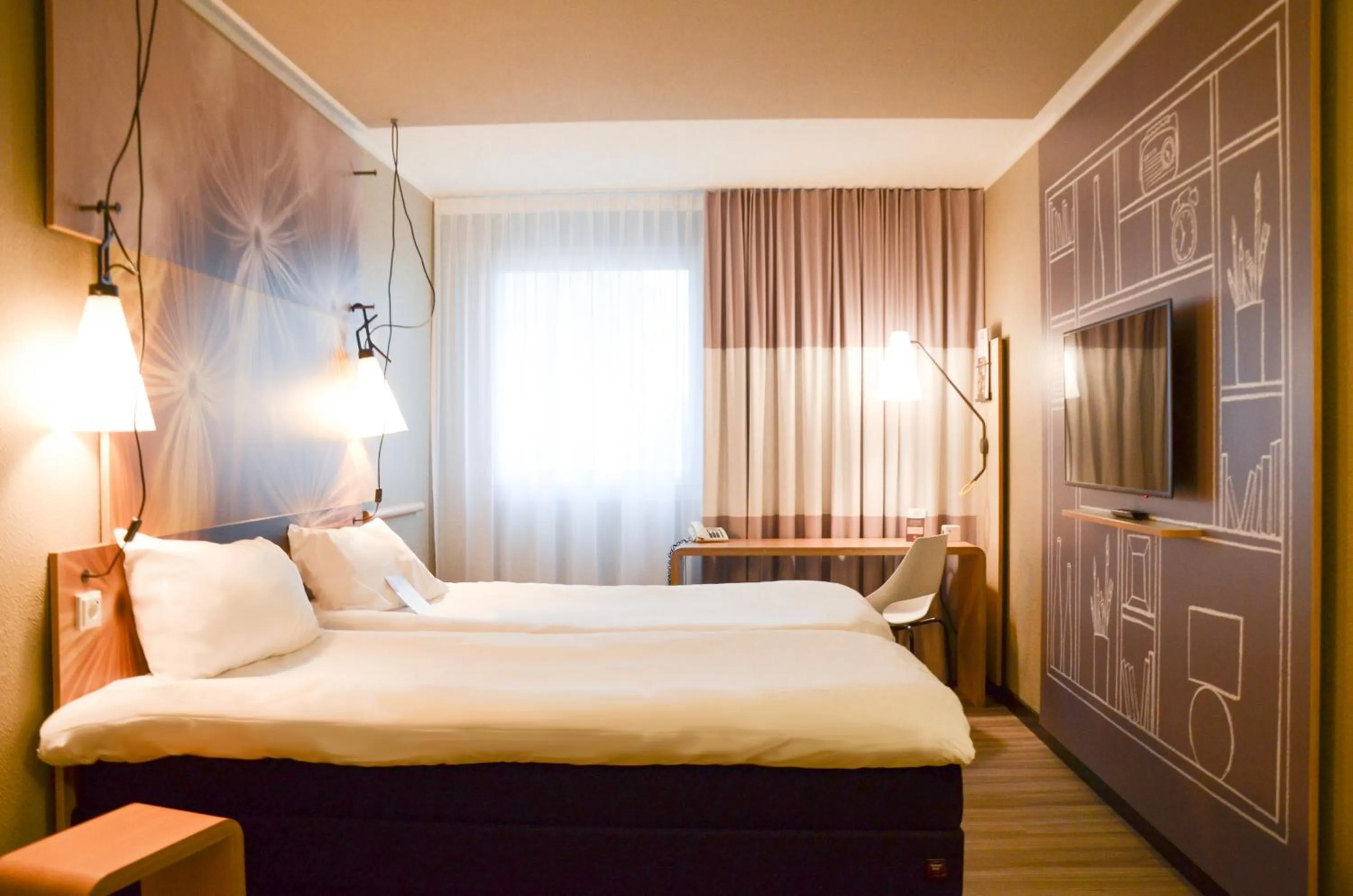 Bed in ibis Hotel Frankfurt Airport