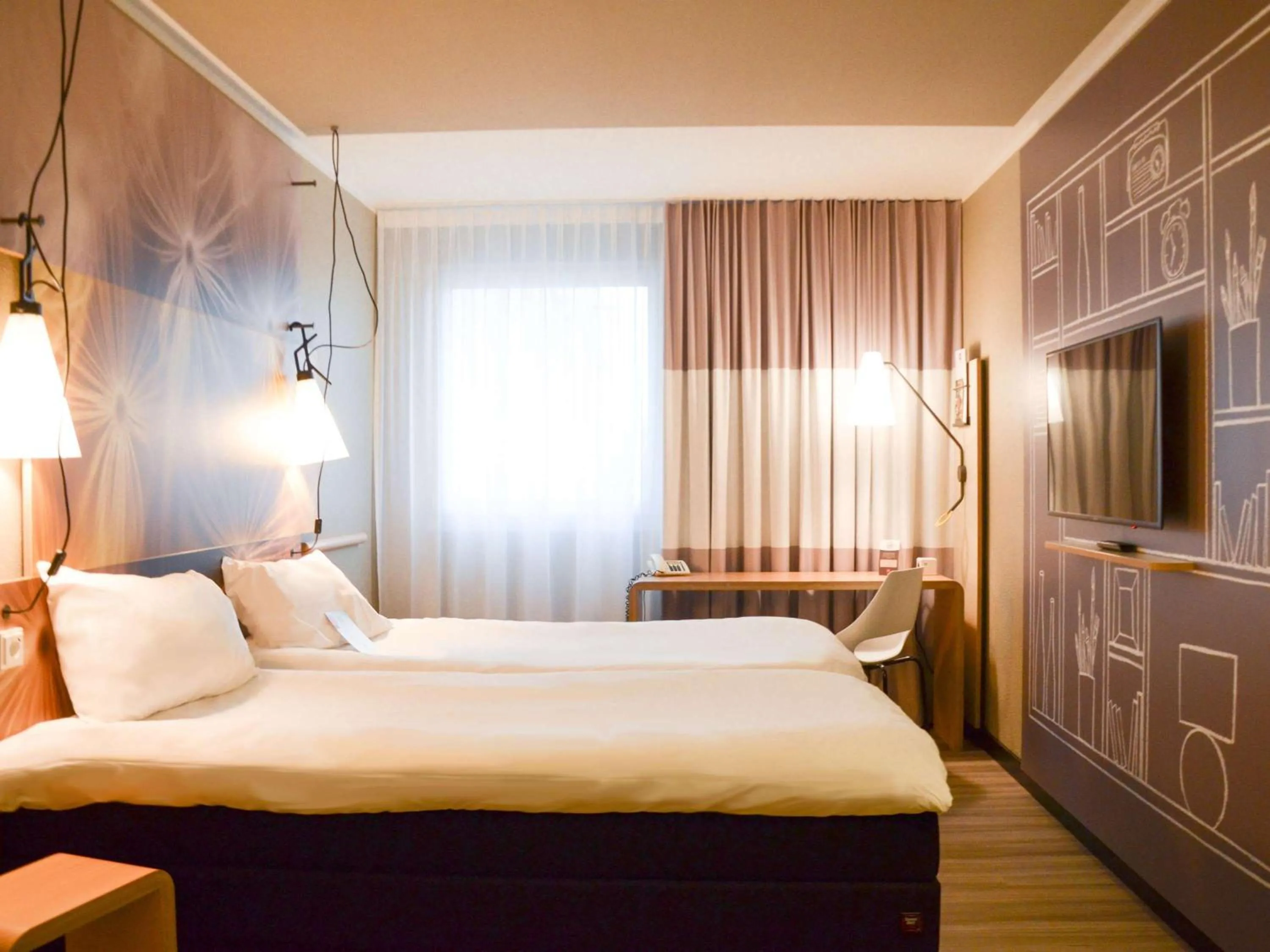 Bedroom, Bed in ibis Hotel Frankfurt Airport