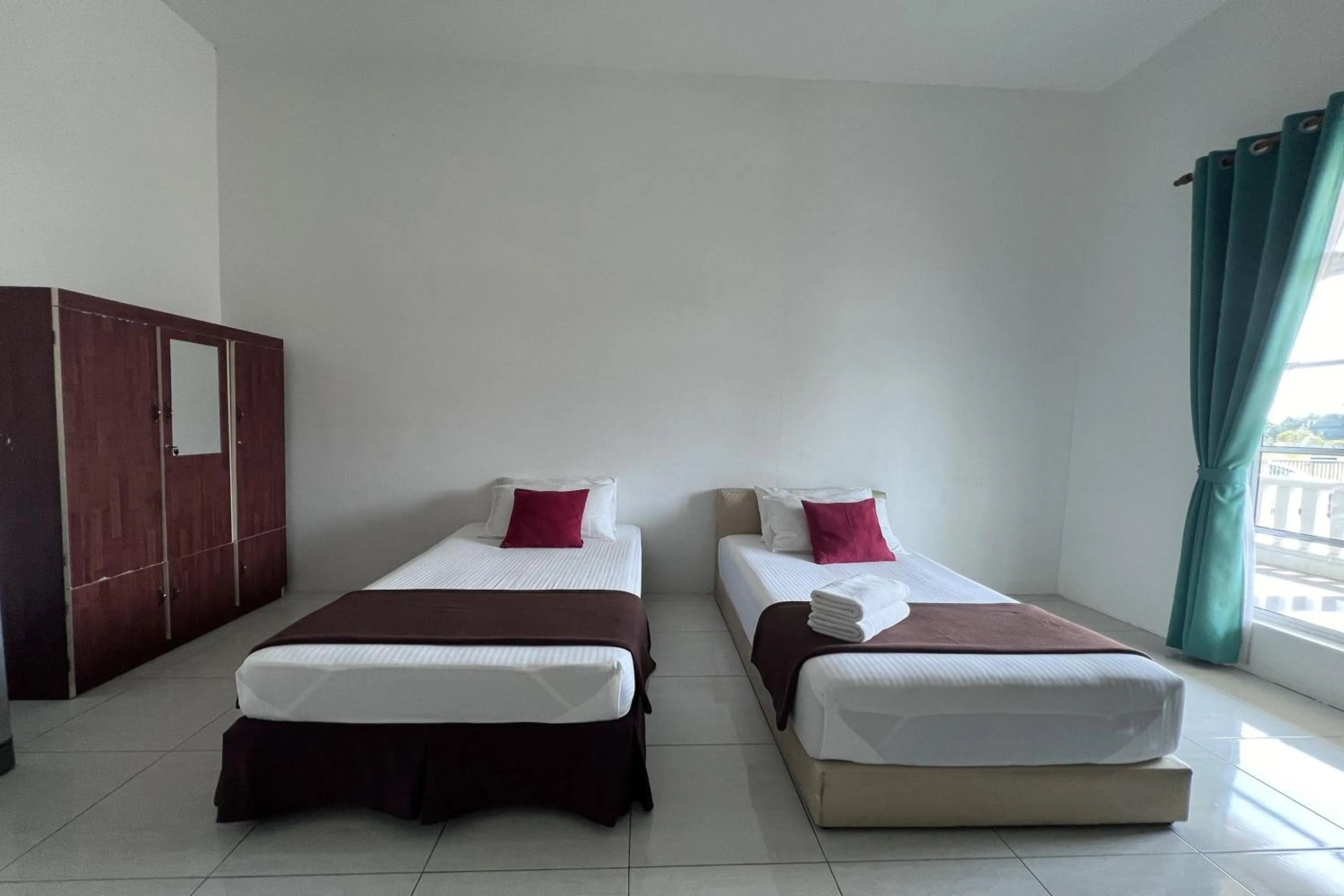 Photo of the whole room, Bed in Saujana Villa Cherok Paloh, Kuantan Beach