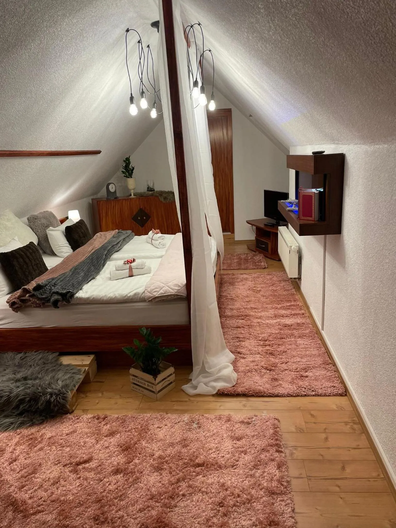 Bedroom, Bed in Berghotel Drei Brüder Höhe