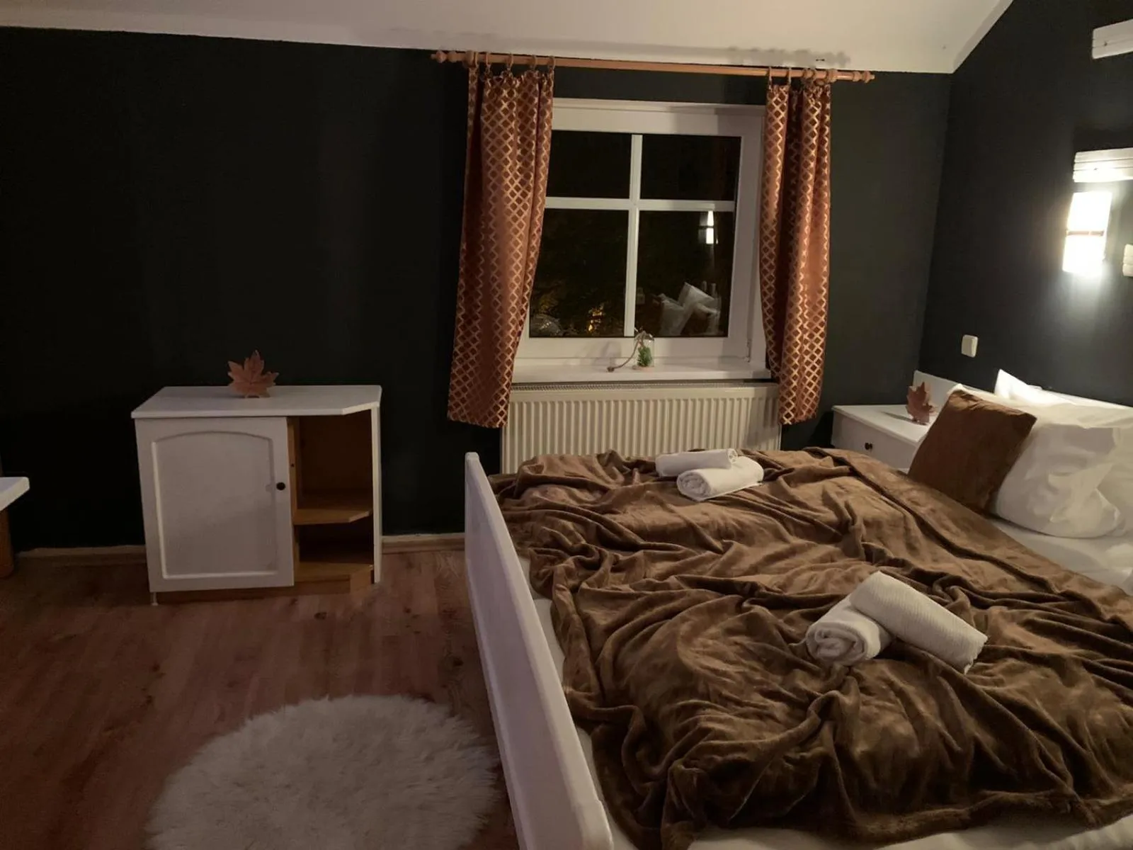 Bed in Berghotel Drei Brüder Höhe