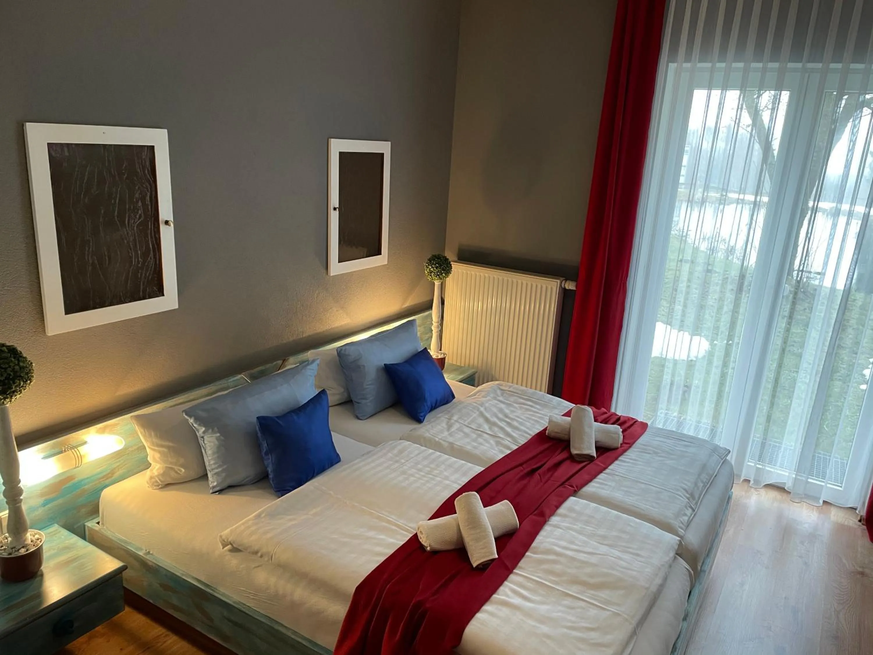 Bed in Berghotel Drei Brüder Höhe