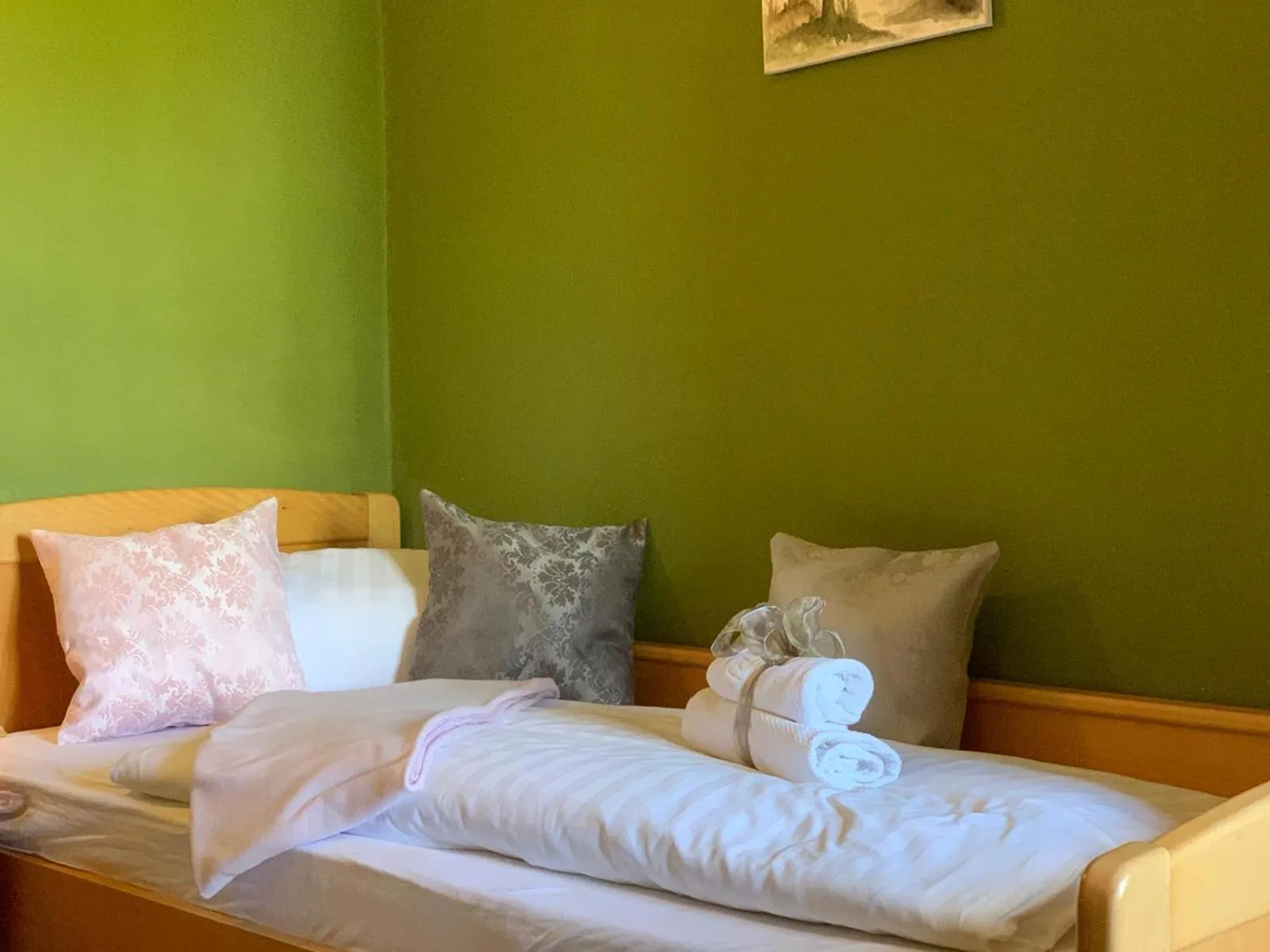 Bed in Berghotel Drei Brüder Höhe