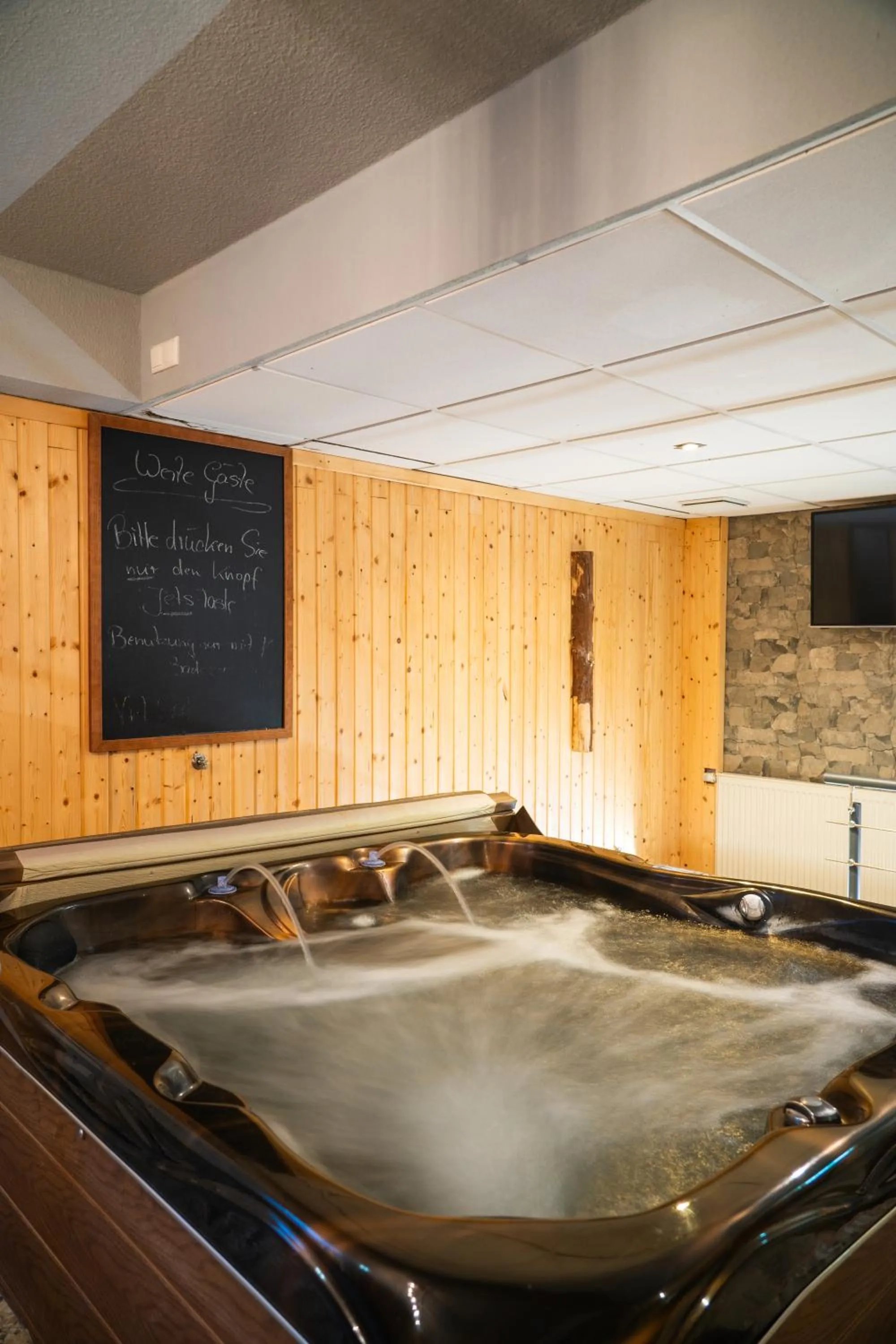 Hot Tub in Berghotel Drei Brüder Höhe