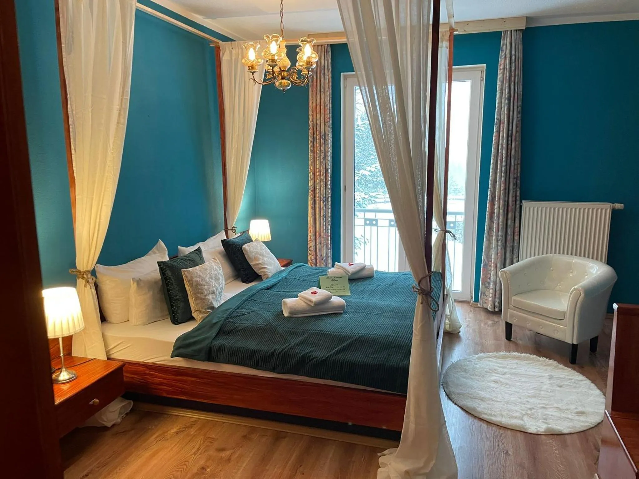 Bed in Berghotel Drei Brüder Höhe