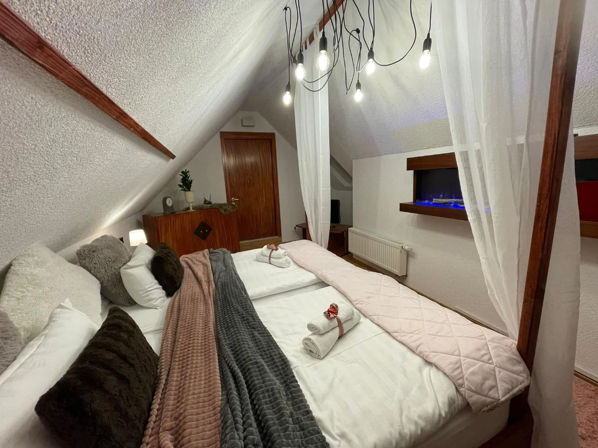 Bedroom, Bed in Berghotel Drei Brüder Höhe