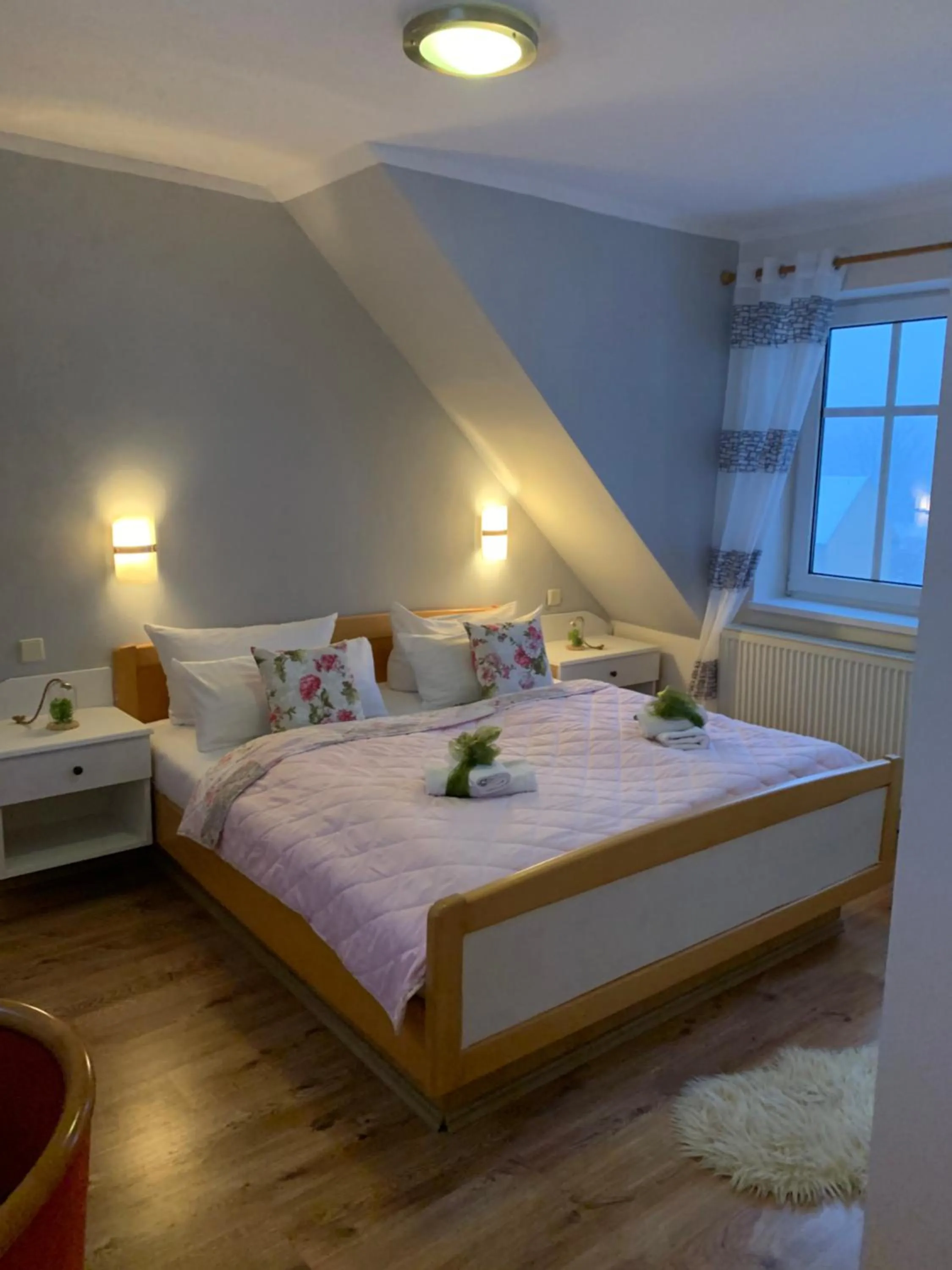 Bed in Berghotel Drei Brüder Höhe