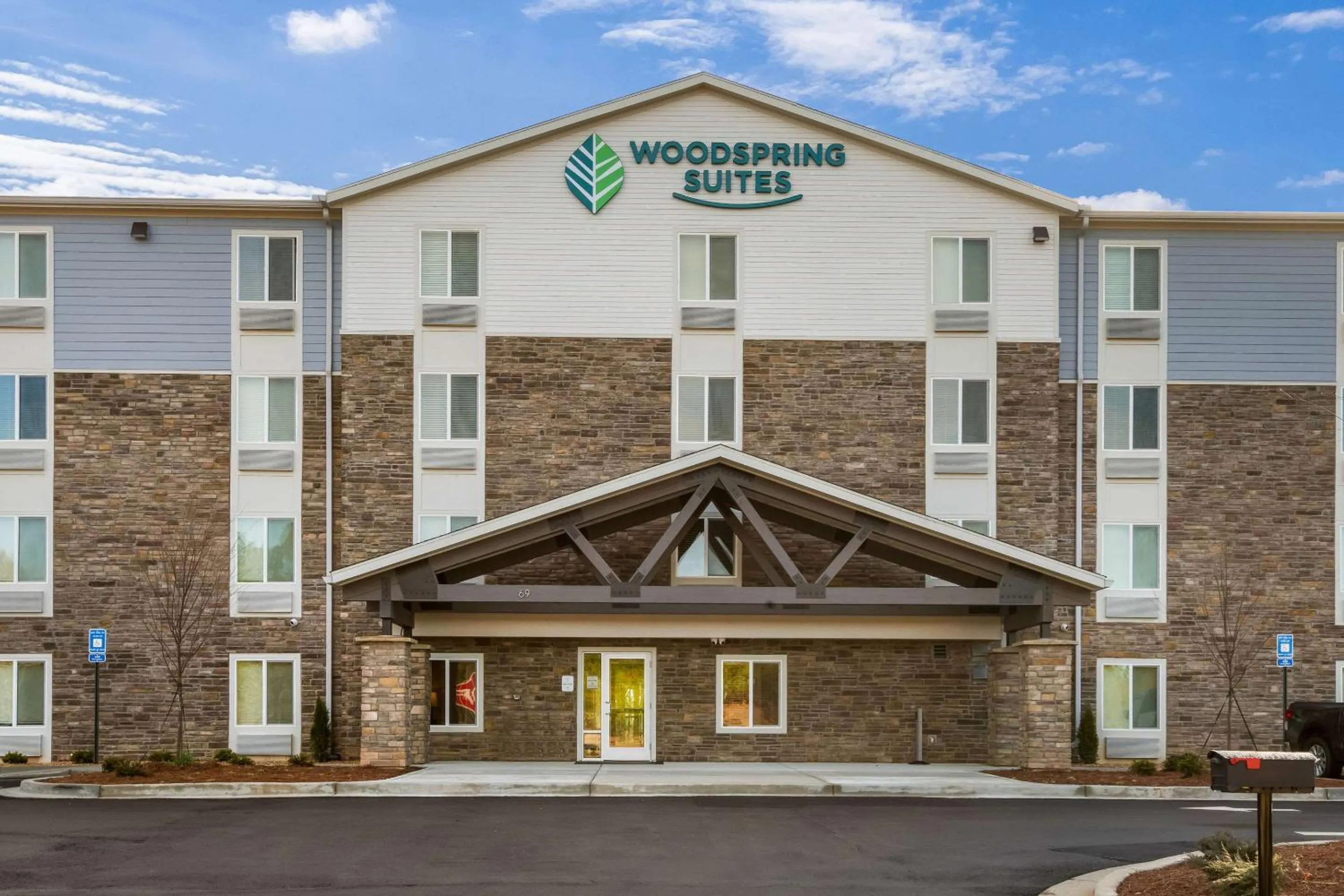 Property building in WoodSpring Suites Atlanta Newnan