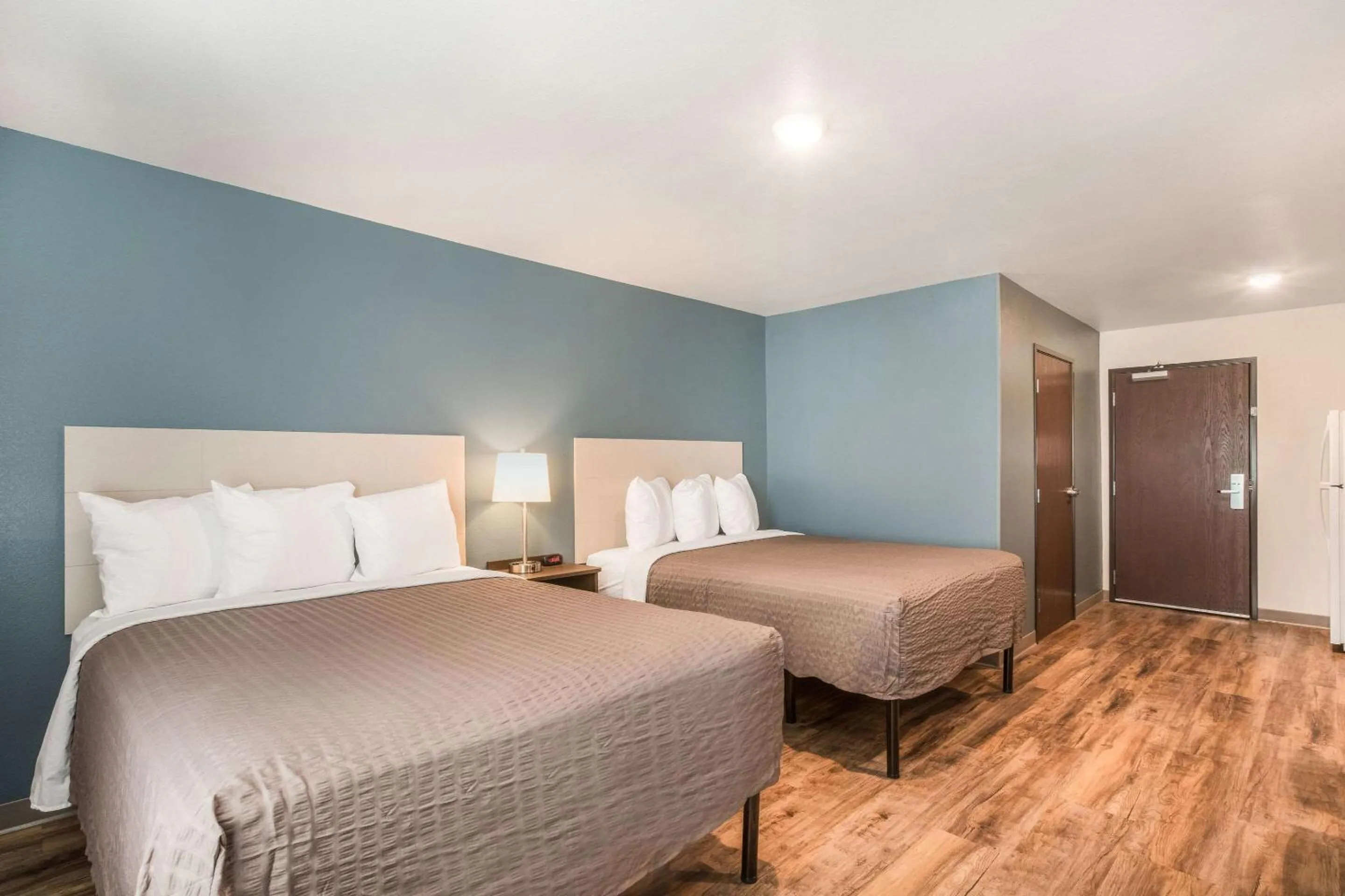 Bed in WoodSpring Suites Atlanta Newnan