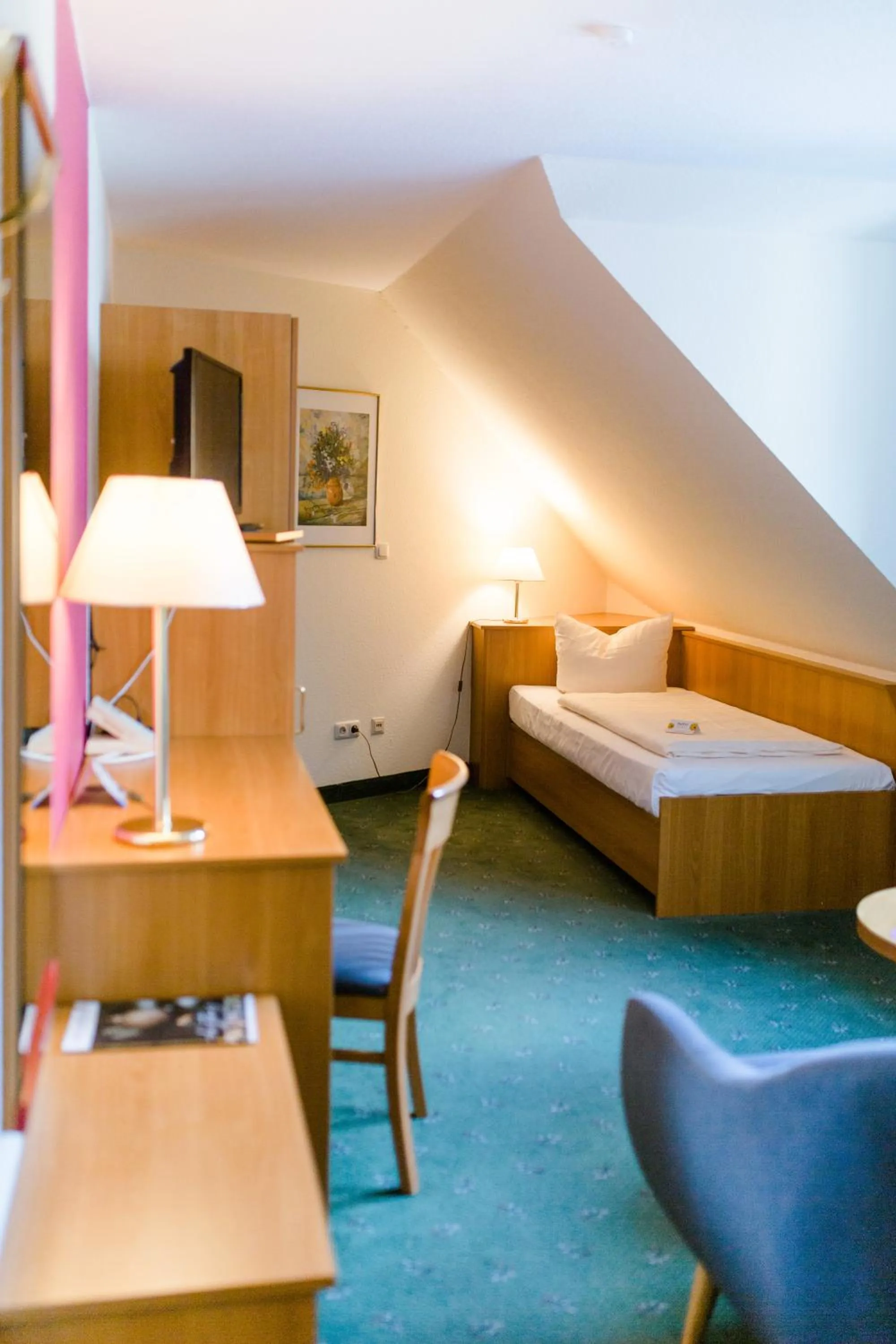 Photo of the whole room, Bed in Akzent Hotel Zur Grünen Eiche