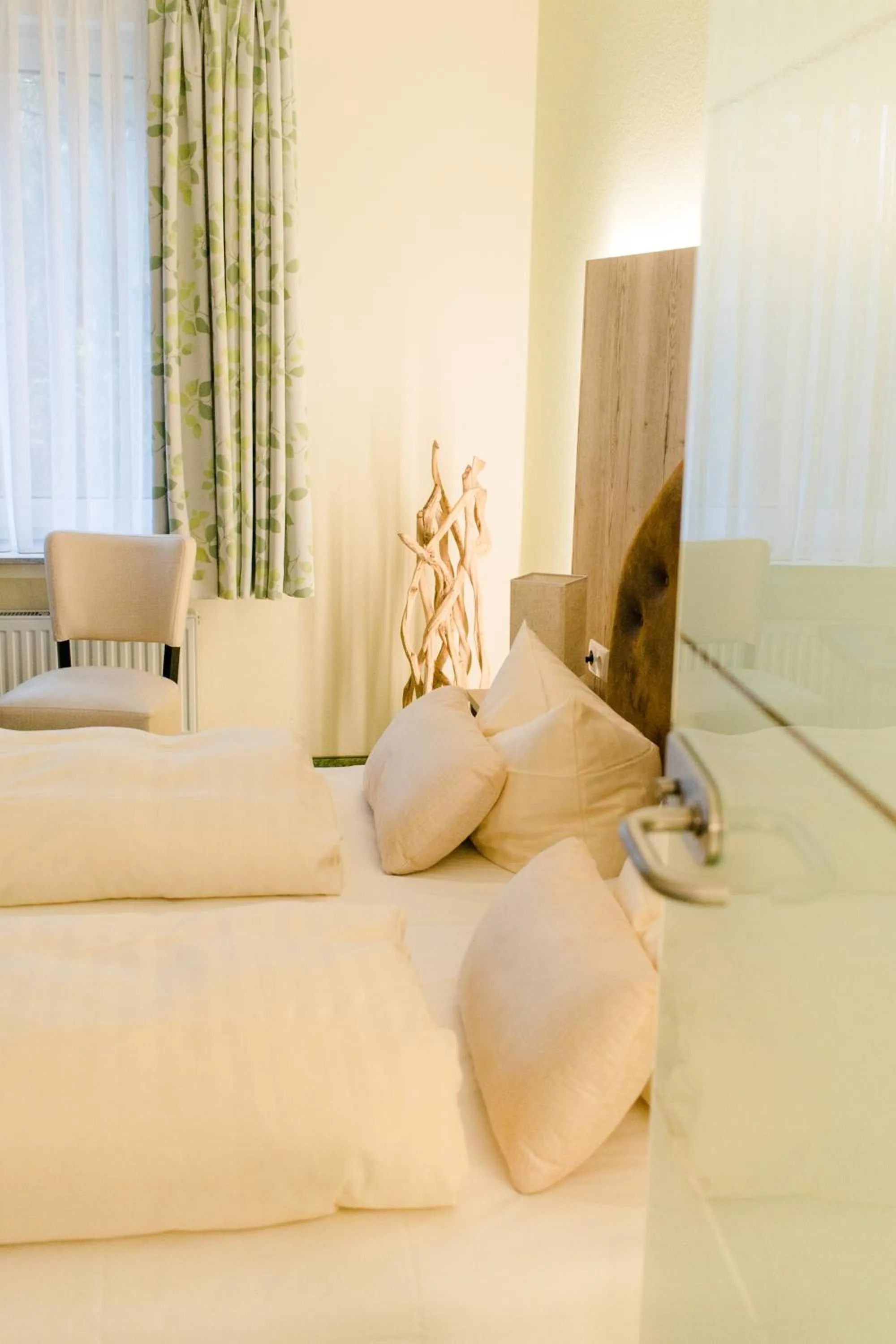 Photo of the whole room, Bed in Akzent Hotel Zur Grünen Eiche