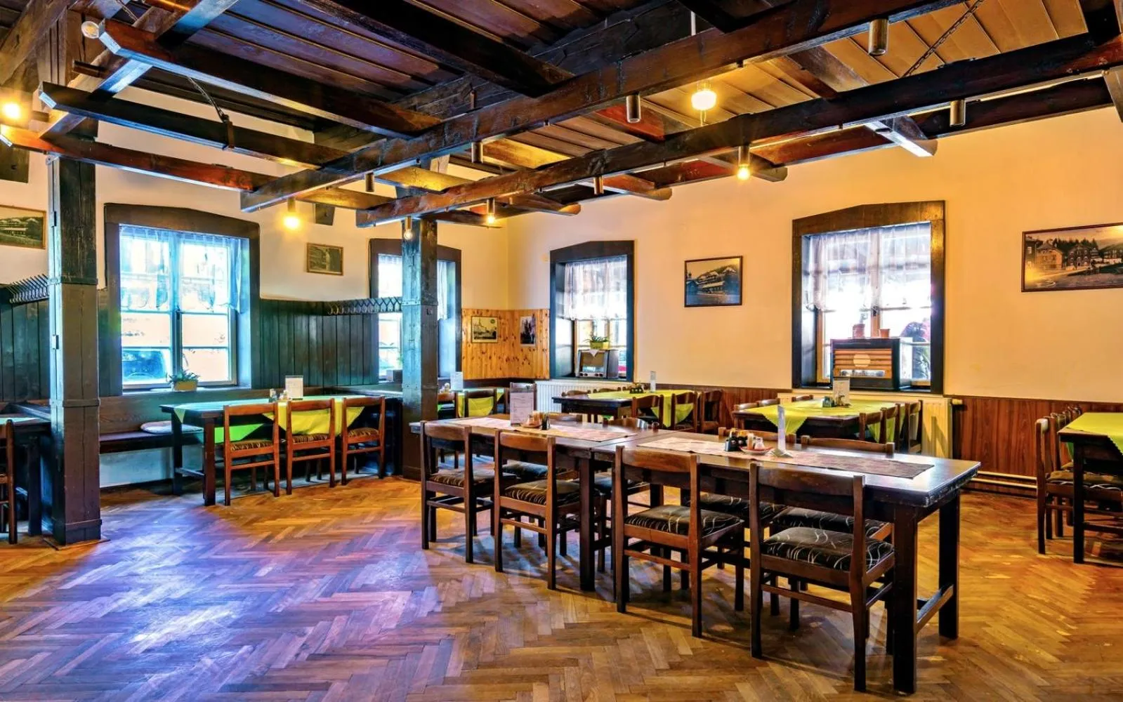 Restaurant/places to eat in Hotel Džbán