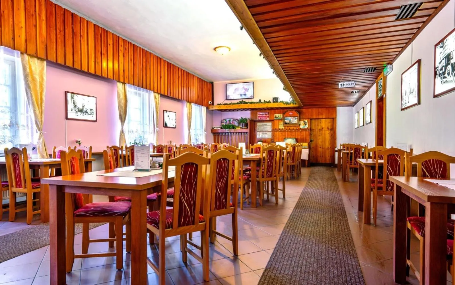 Restaurant/places to eat in Hotel Džbán