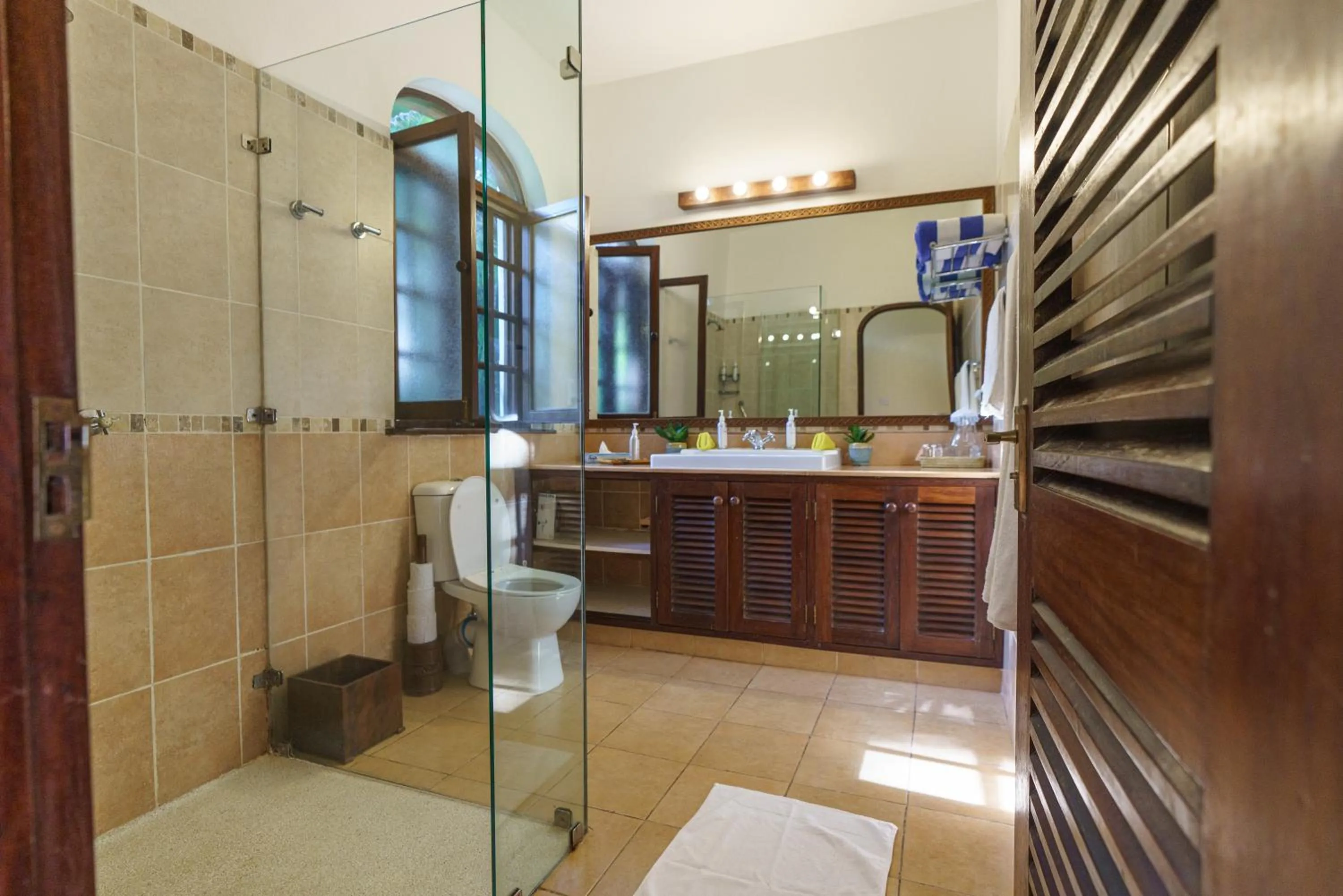 Toilet in Asha Boutique Hotel