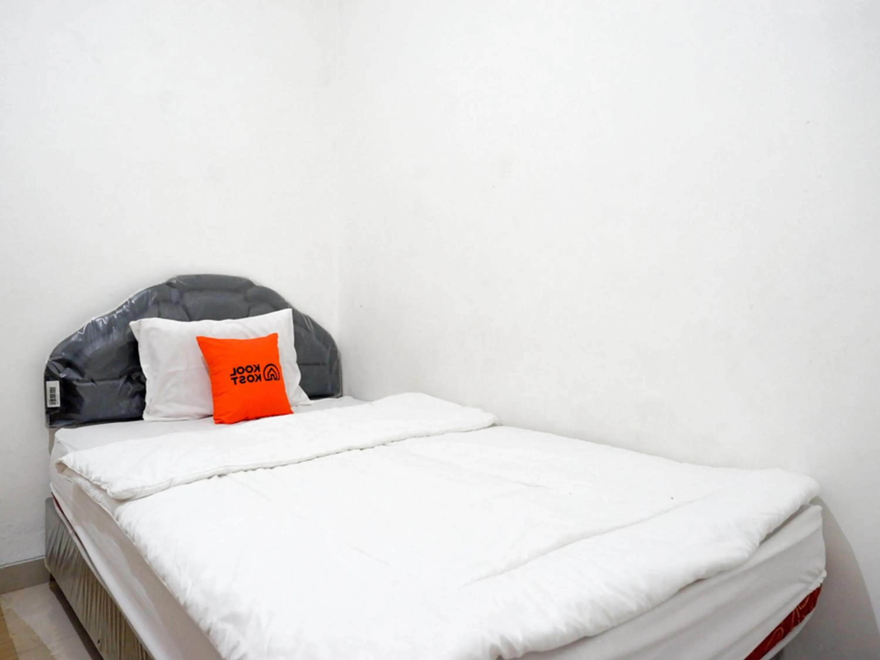 Bed in Budi Living Syariah at UNDIP Area RedPartner