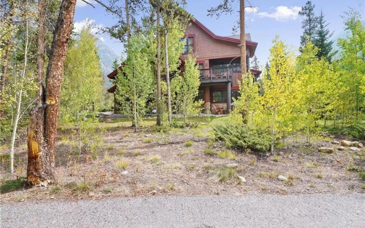 Property building in 8750 Trappers Crossing condo