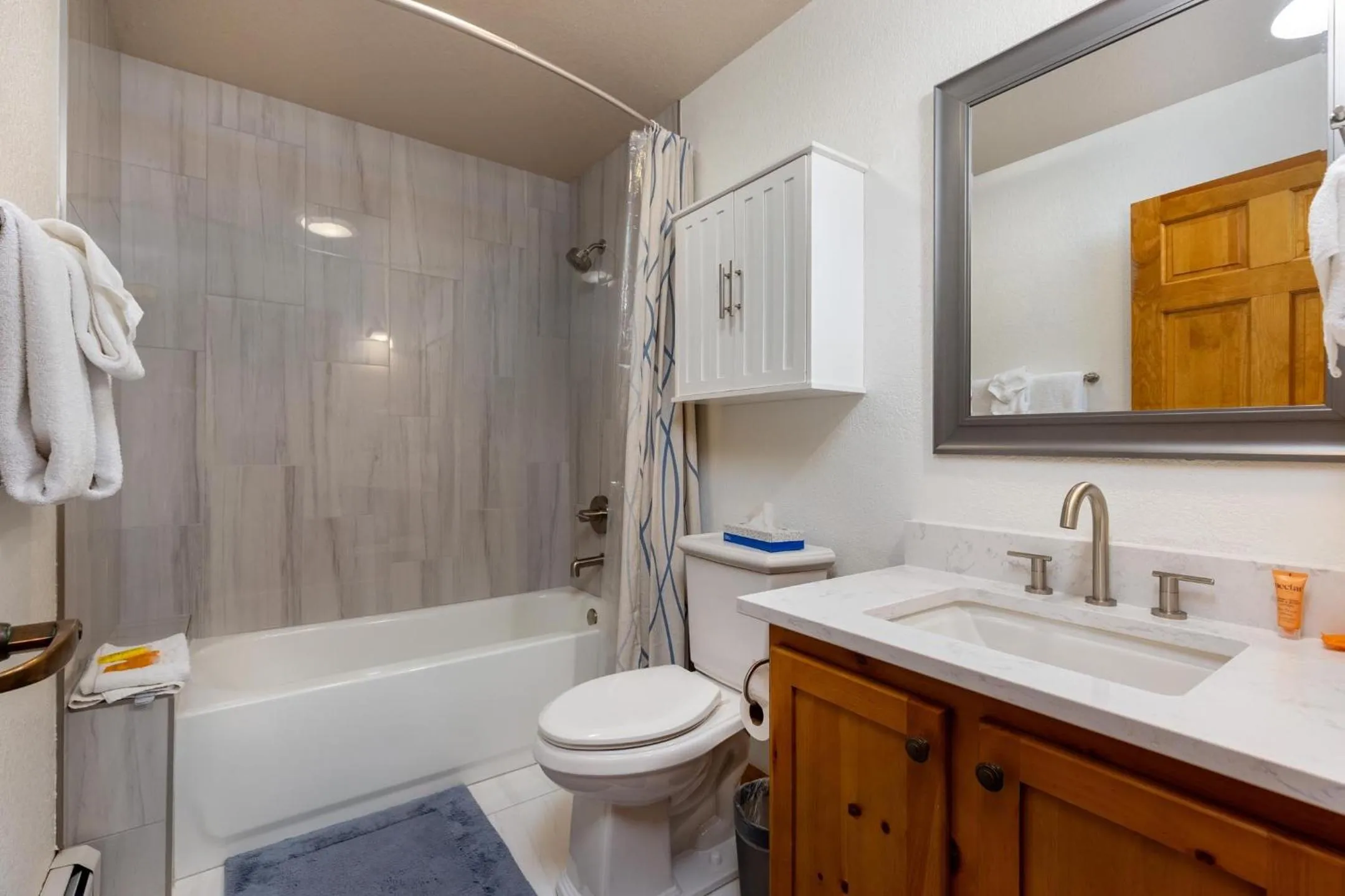 Bathroom in 8750 Trappers Crossing condo