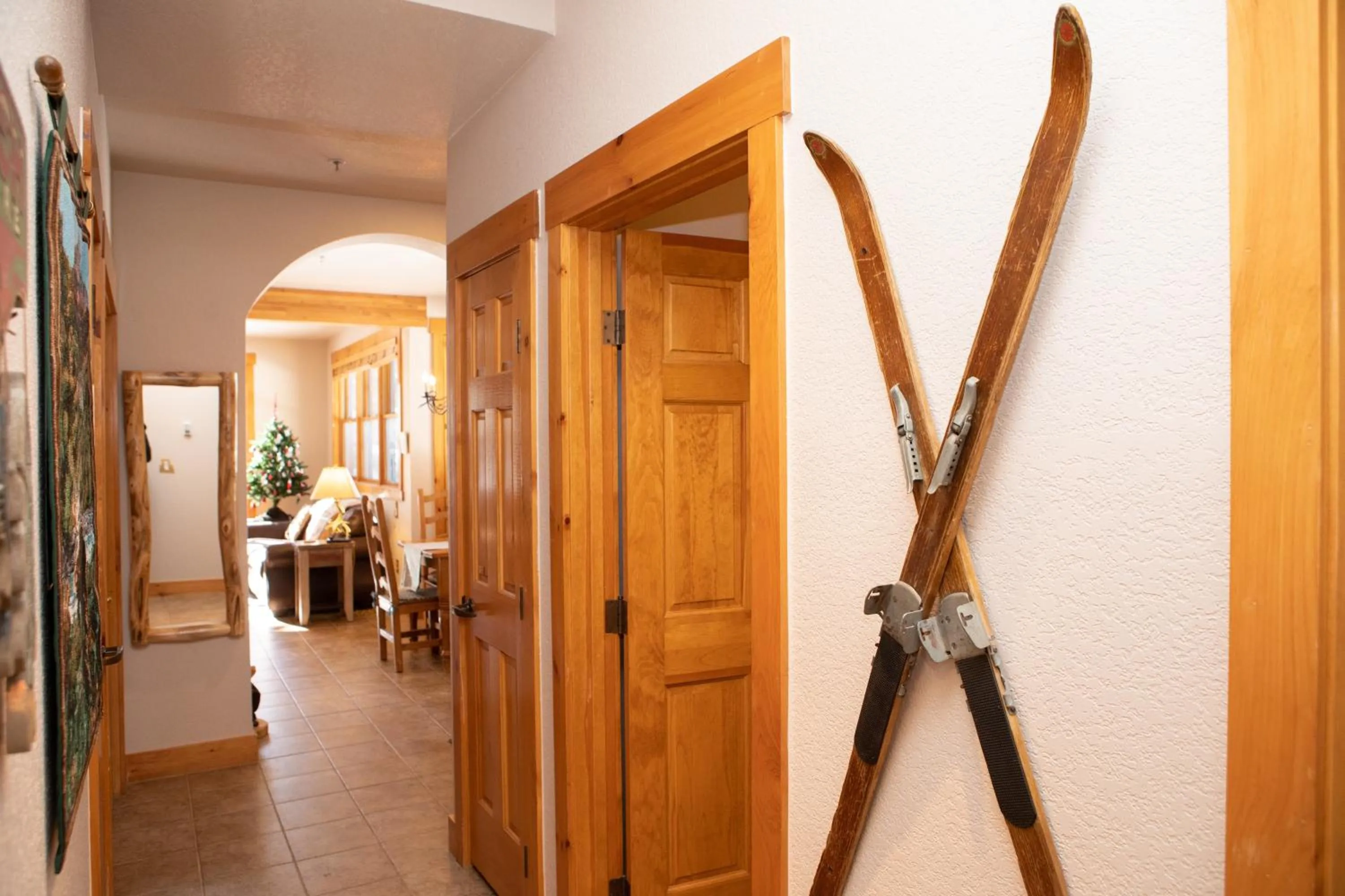 Decorative detail in 8750 Trappers Crossing condo