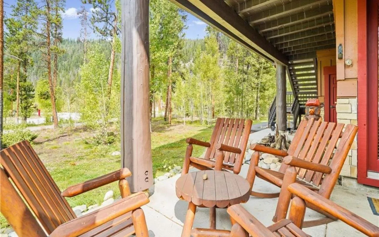 Patio in 8750 Trappers Crossing condo
