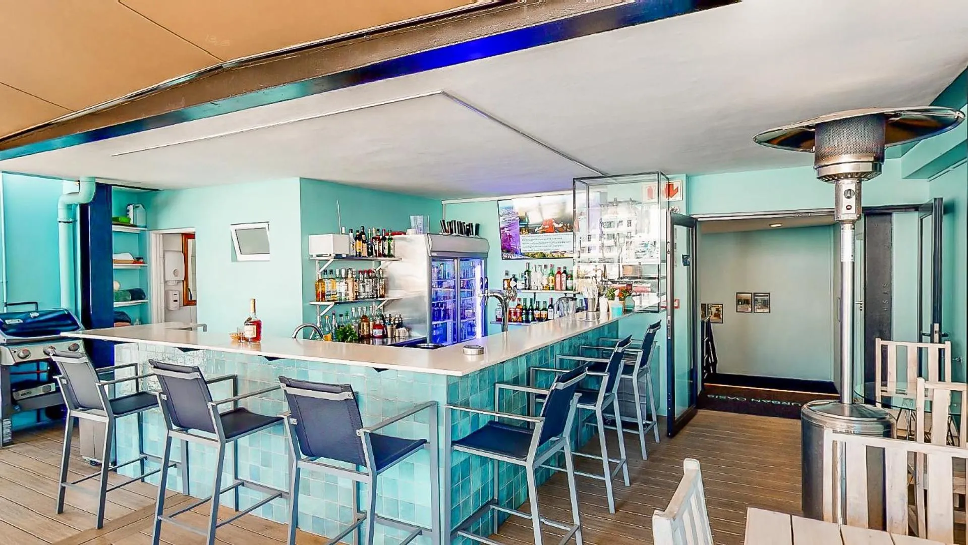 Lounge or bar in Urban Oasis Aparthotel