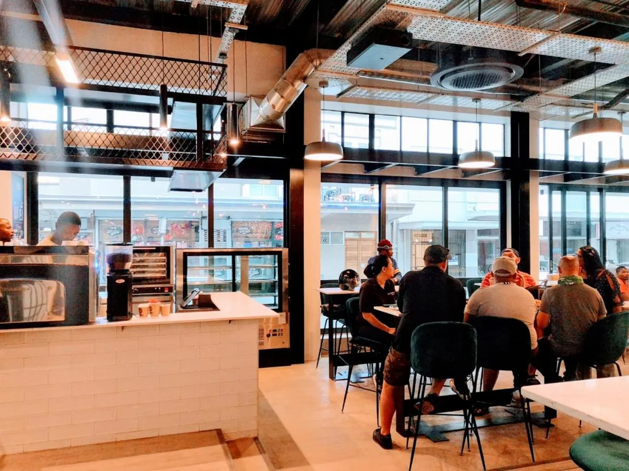 Restaurant/places to eat in Urban Oasis Aparthotel