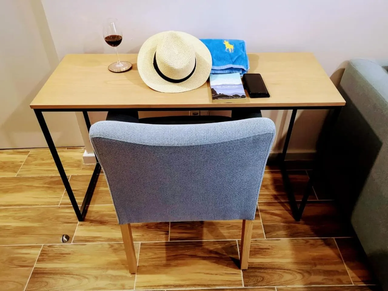 Seating area in Urban Oasis Aparthotel