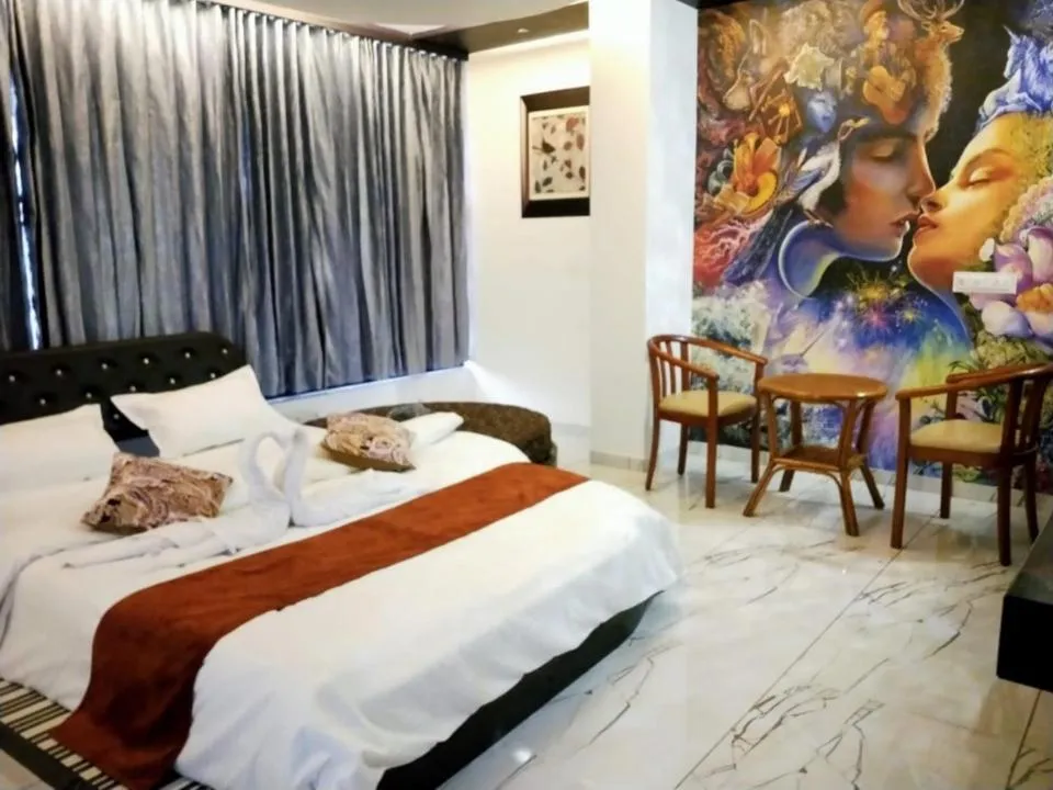 Bed in Hotel The Grand Piano - Best Business Hotel in Patan