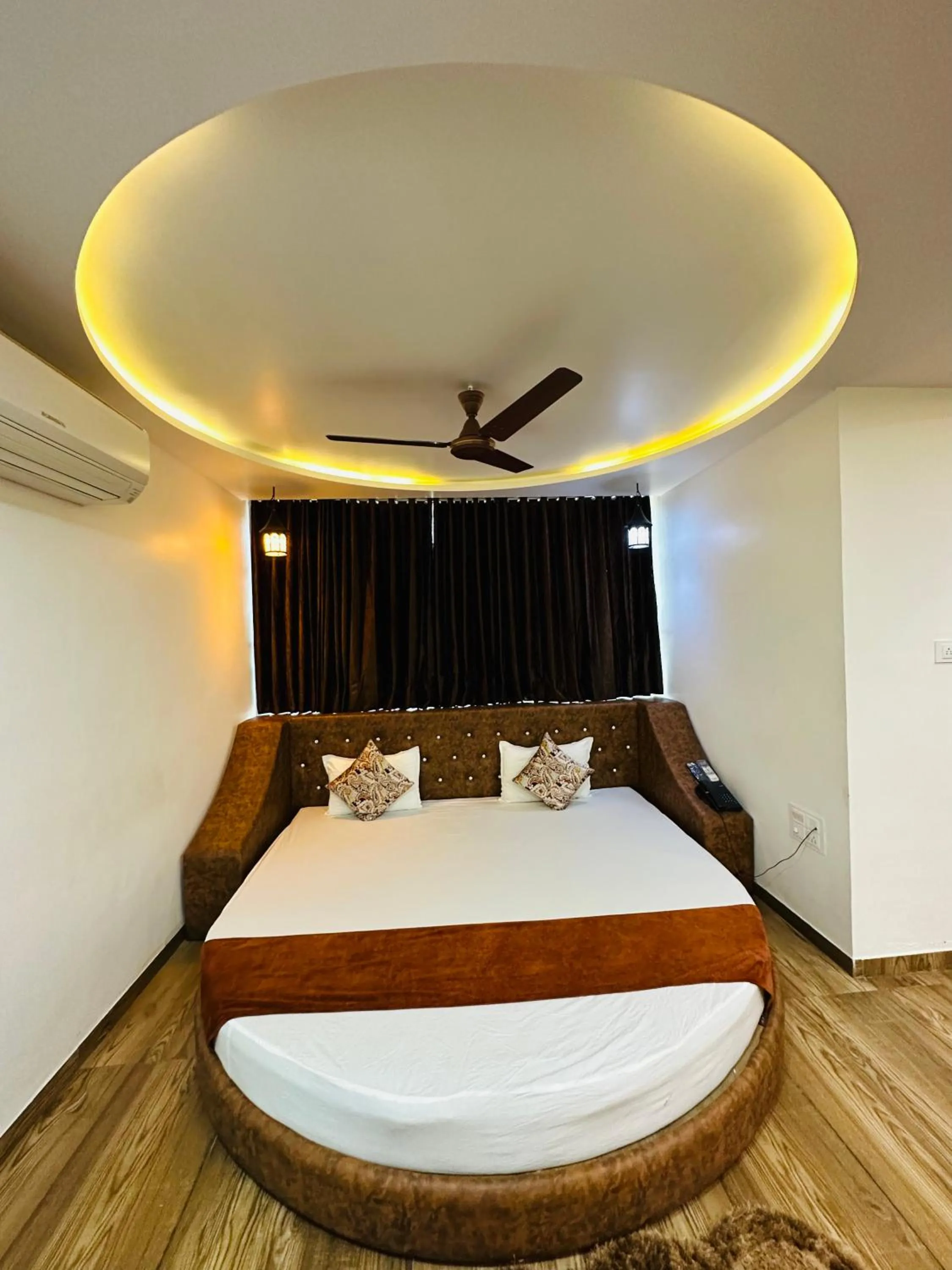 Bed in Hotel The Grand Piano - Best Business Hotel in Patan