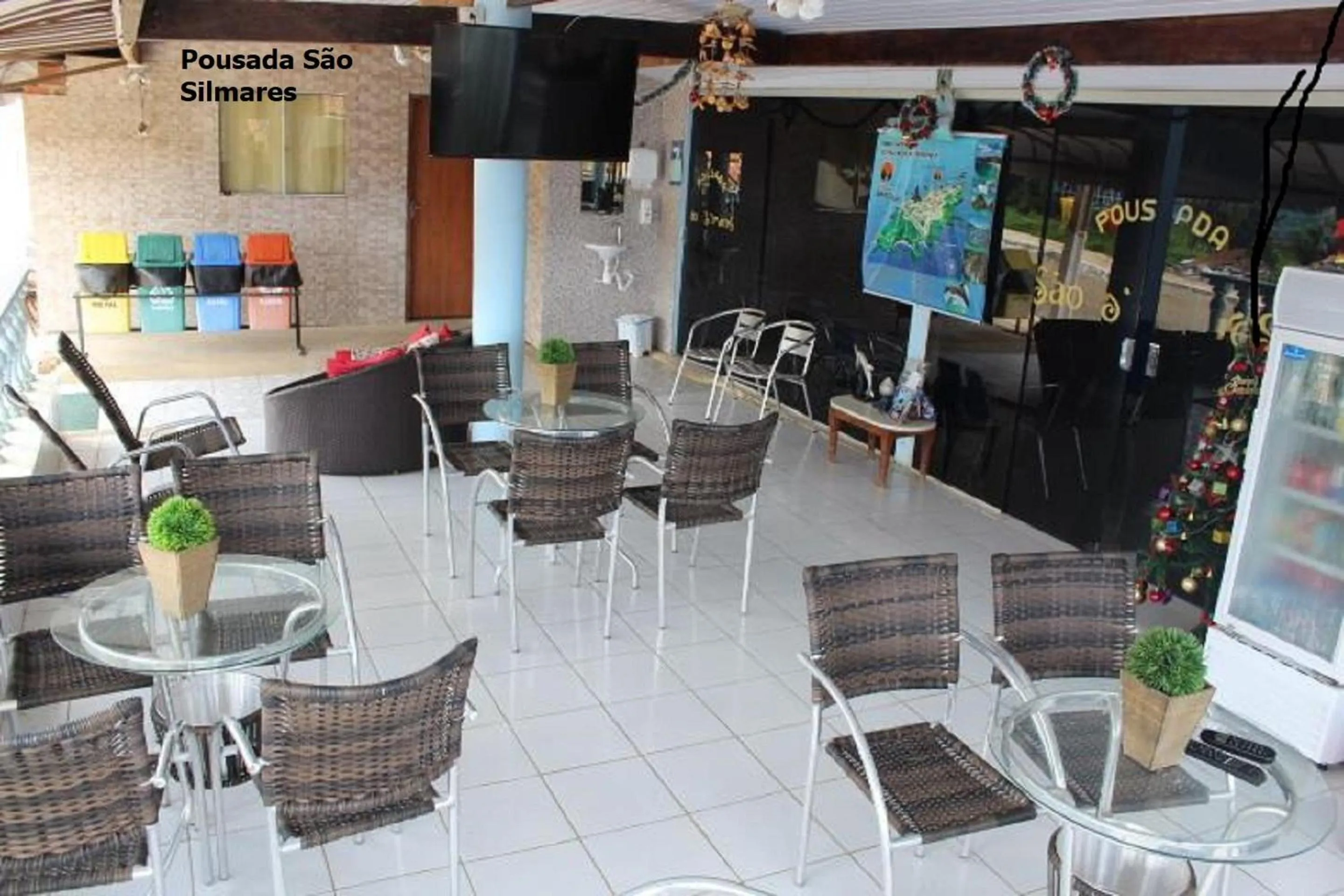 Communal lounge/ TV room in Pousada São Silmares