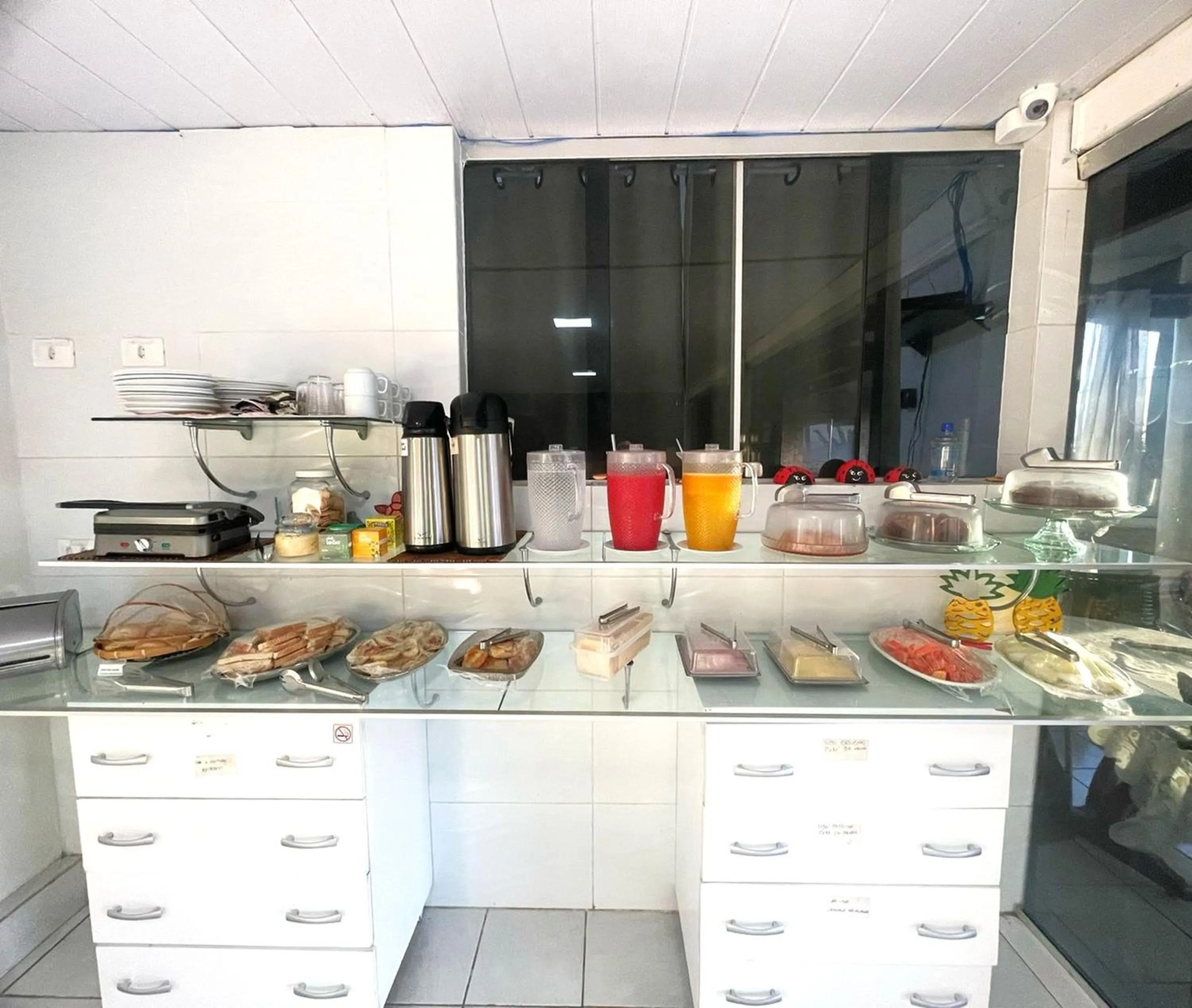 Buffet breakfast in Pousada São Silmares